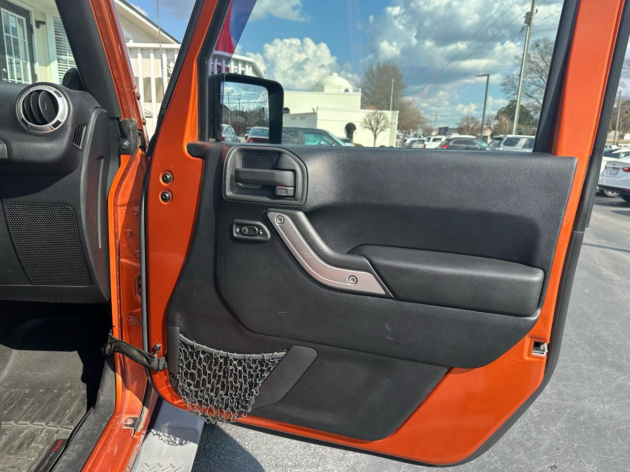 Jeep Wrangler Unlimited 4WD 4dr Sahara 2011