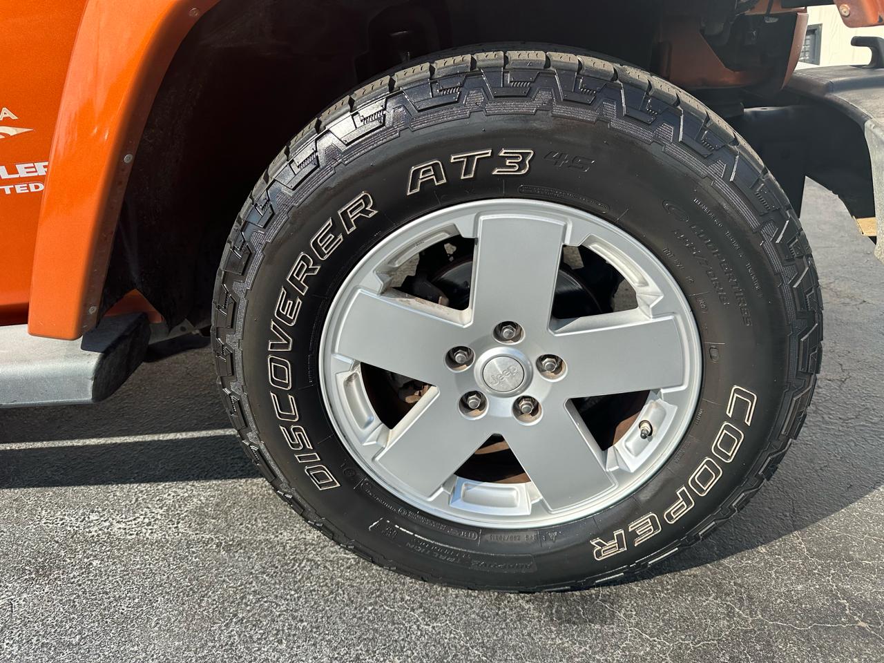 Jeep Wrangler Unlimited 4WD 4dr Sahara 2011