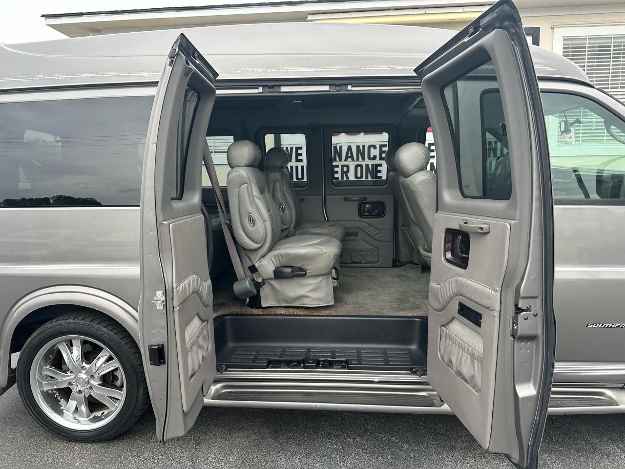 Chevrolet Express Passenger  2007