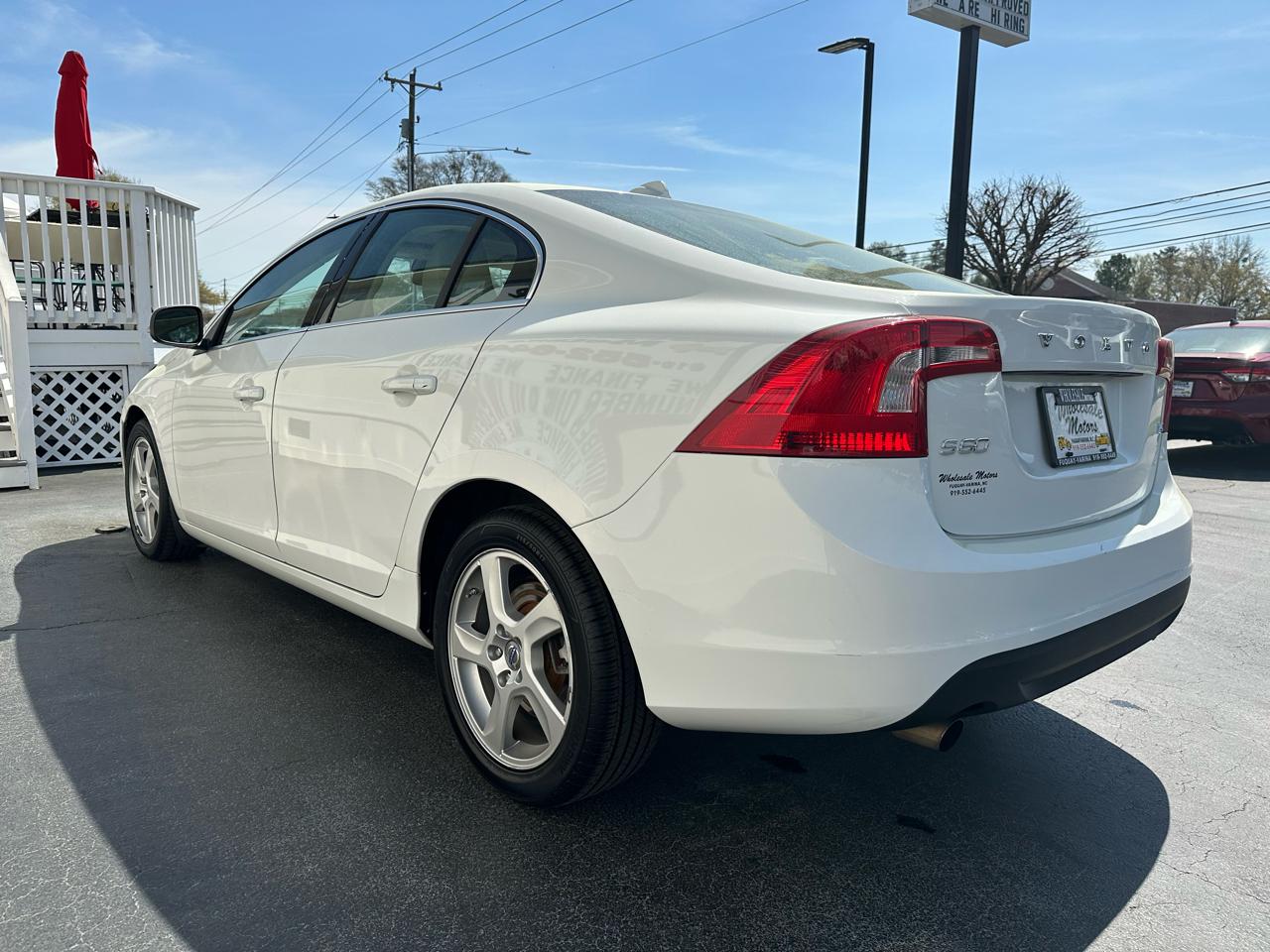 Volvo S60 FWD 4dr Sdn T5 2012