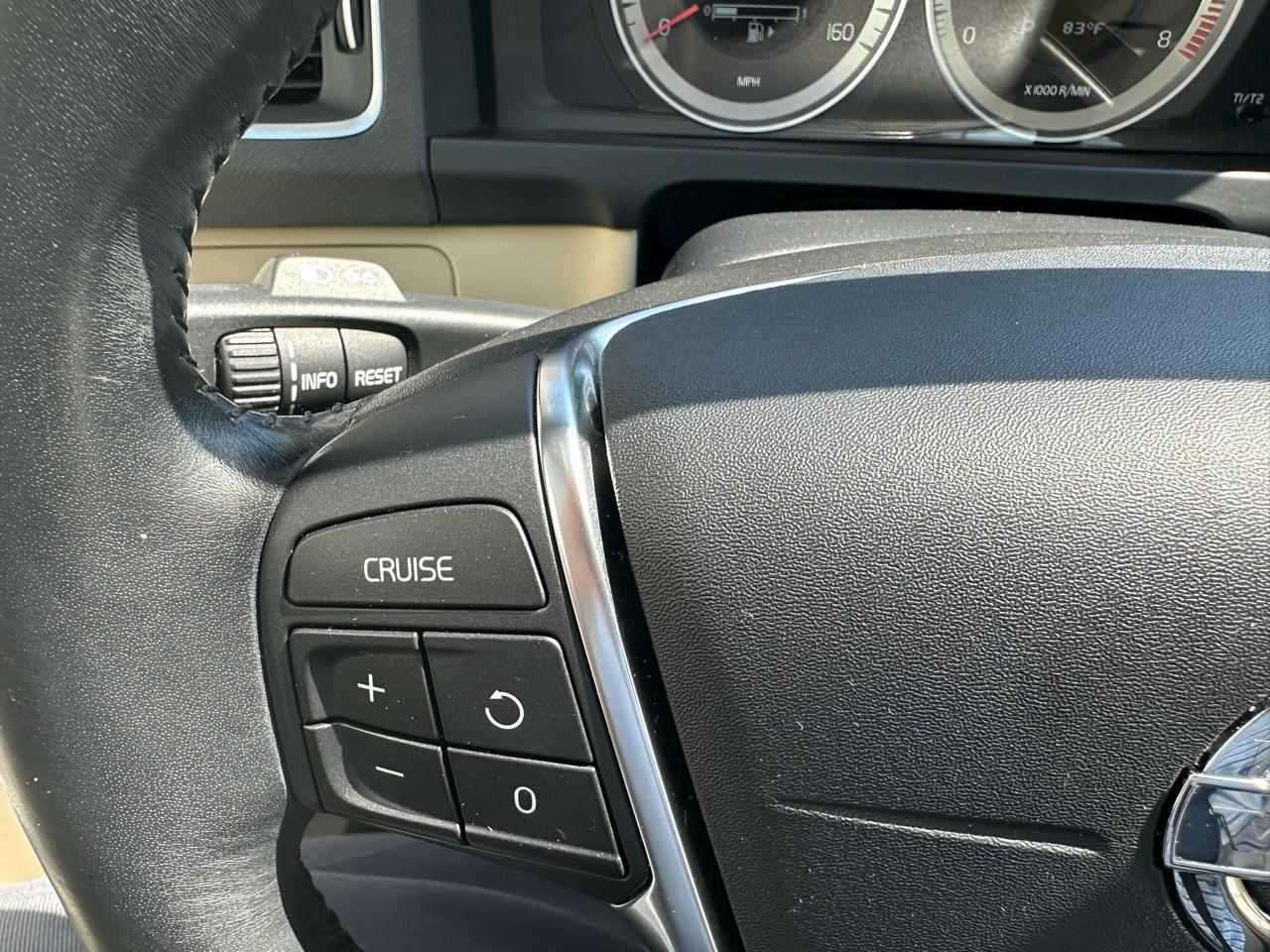 Volvo S60 FWD 4dr Sdn T5 2012