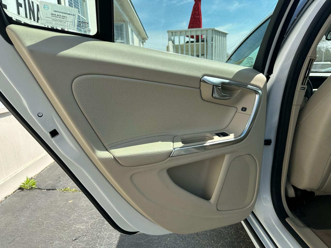 Volvo S60 FWD 4dr Sdn T5 2012