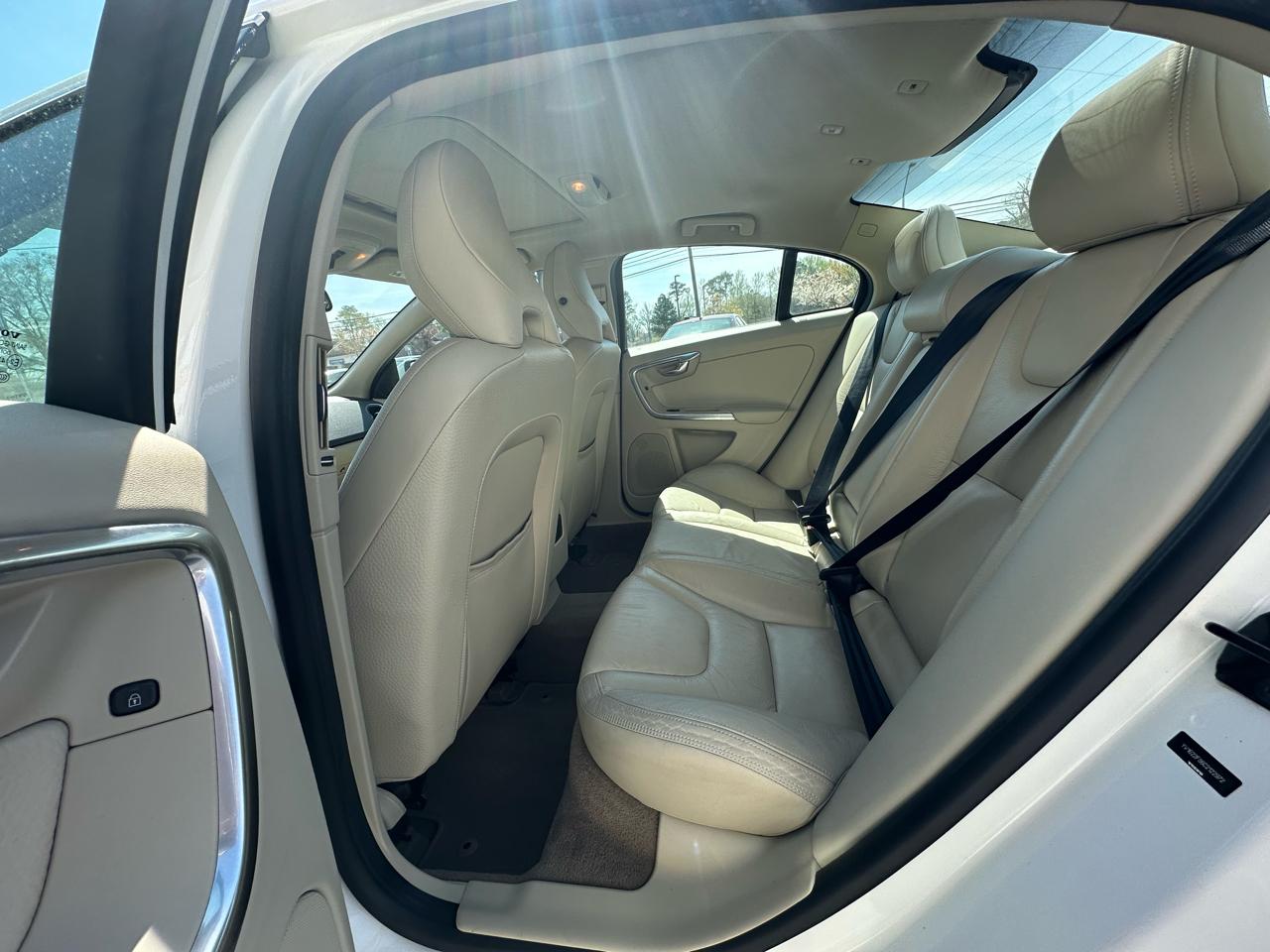 Volvo S60 FWD 4dr Sdn T5 2012