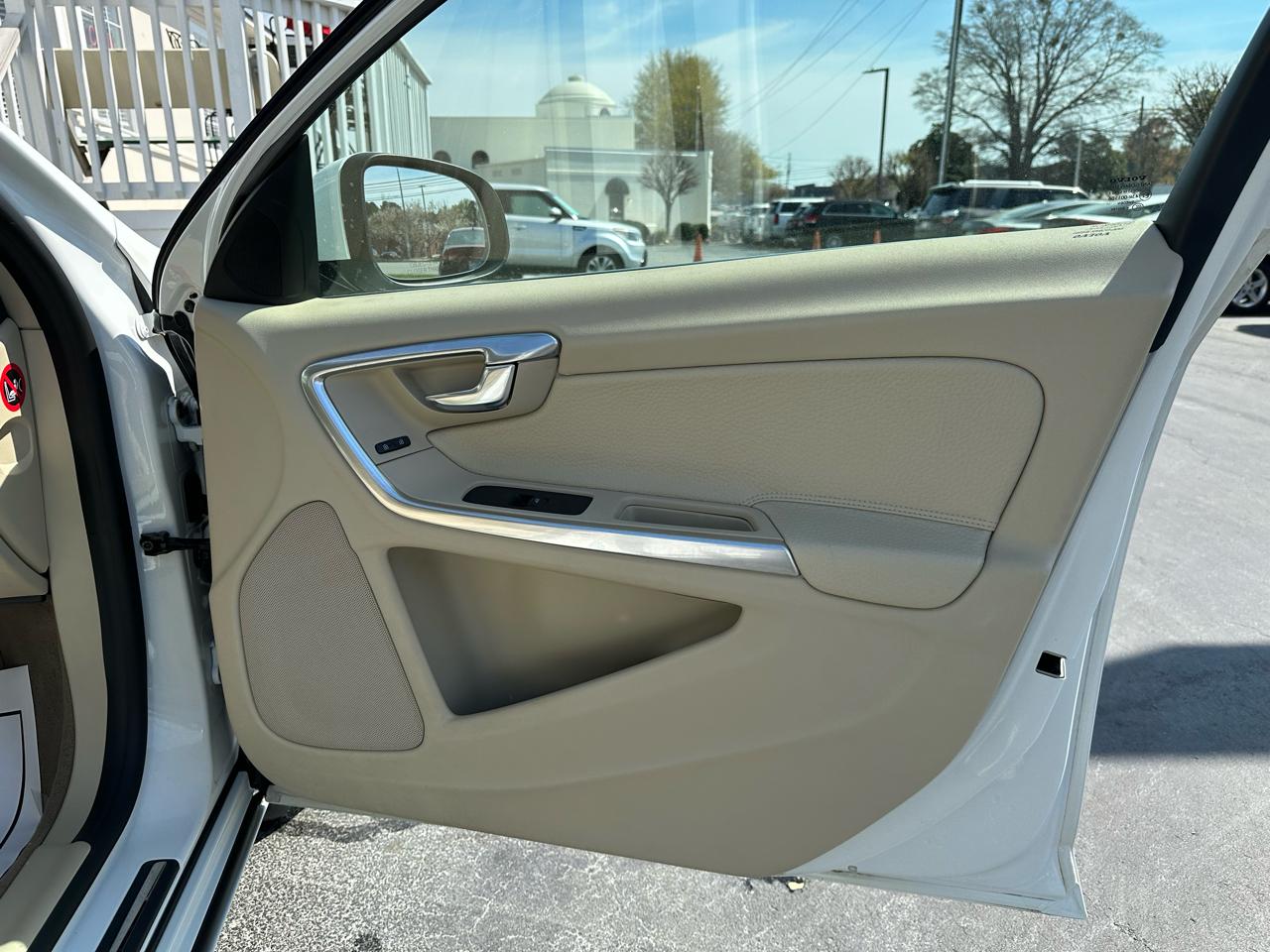 Volvo S60 FWD 4dr Sdn T5 2012