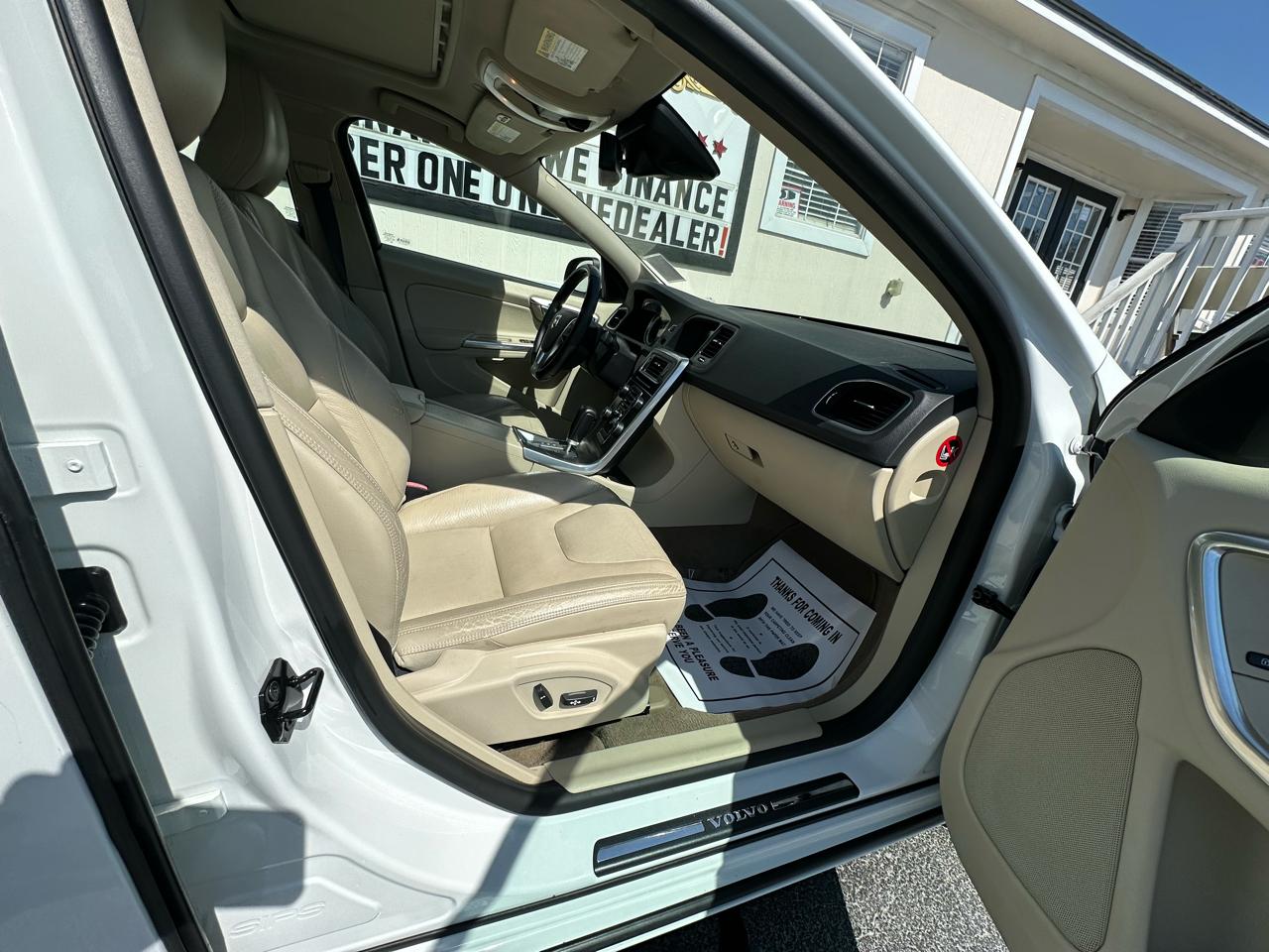 Volvo S60 FWD 4dr Sdn T5 2012