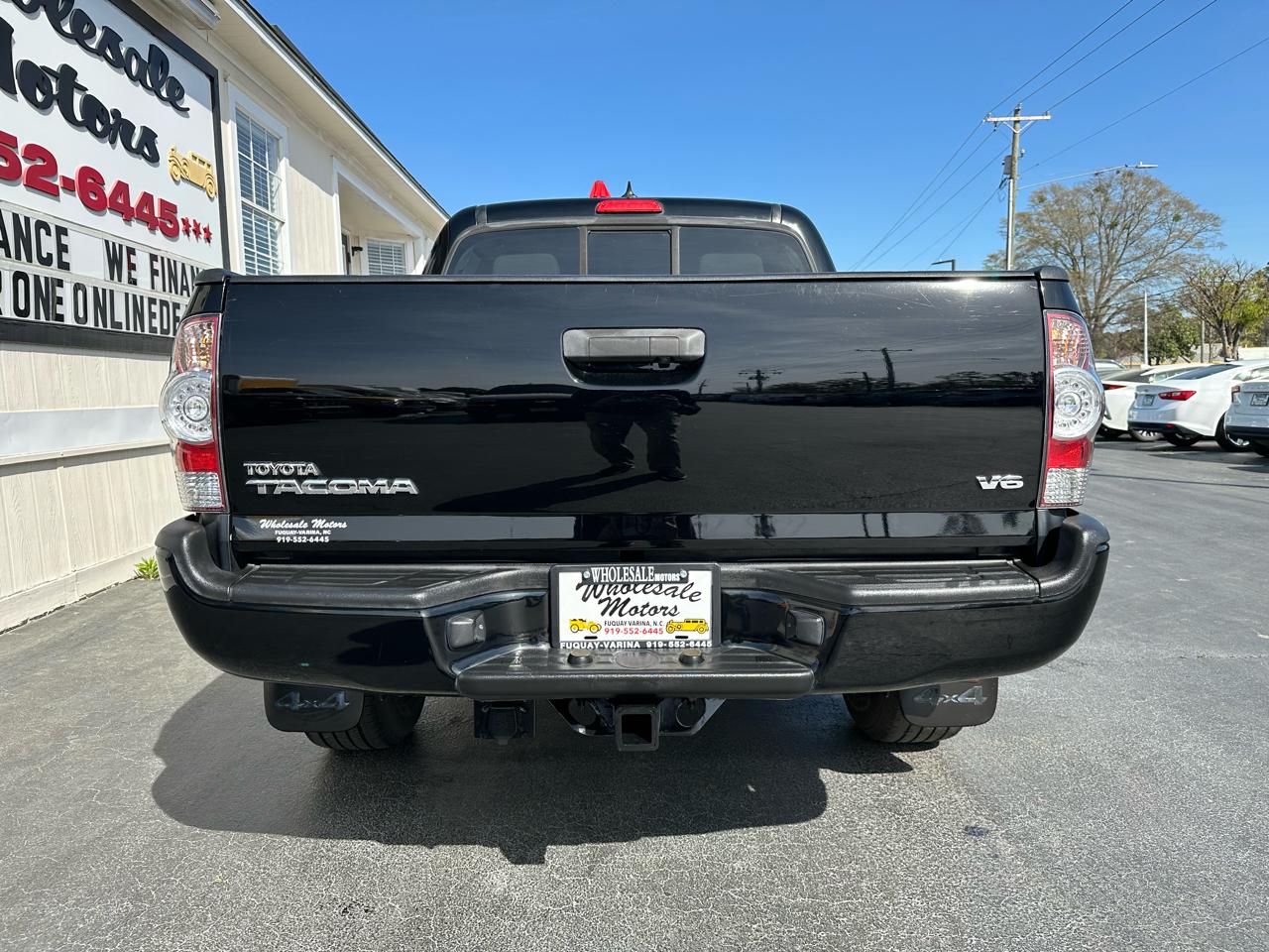 Toyota Tacoma 4WD Double Cab V6 AT (Natl) 2015