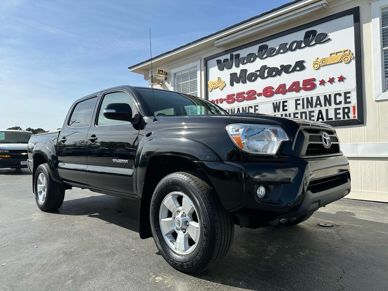 Toyota Tacoma 4WD Double Cab V6 AT (Natl) 2015