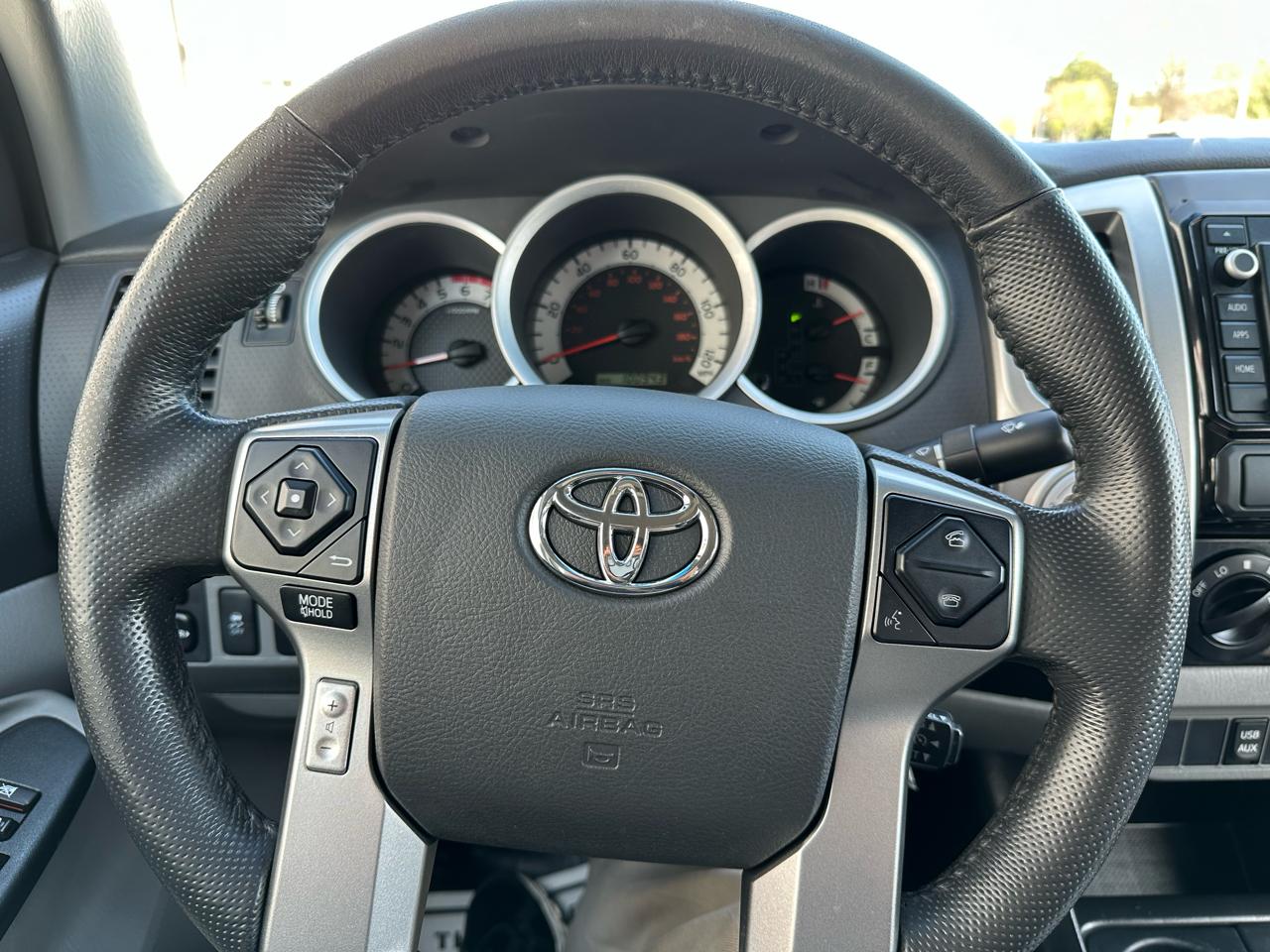 Toyota Tacoma 4WD Double Cab V6 AT (Natl) 2015