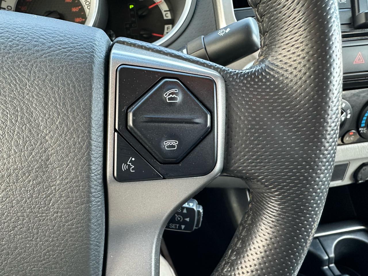 Toyota Tacoma 4WD Double Cab V6 AT (Natl) 2015