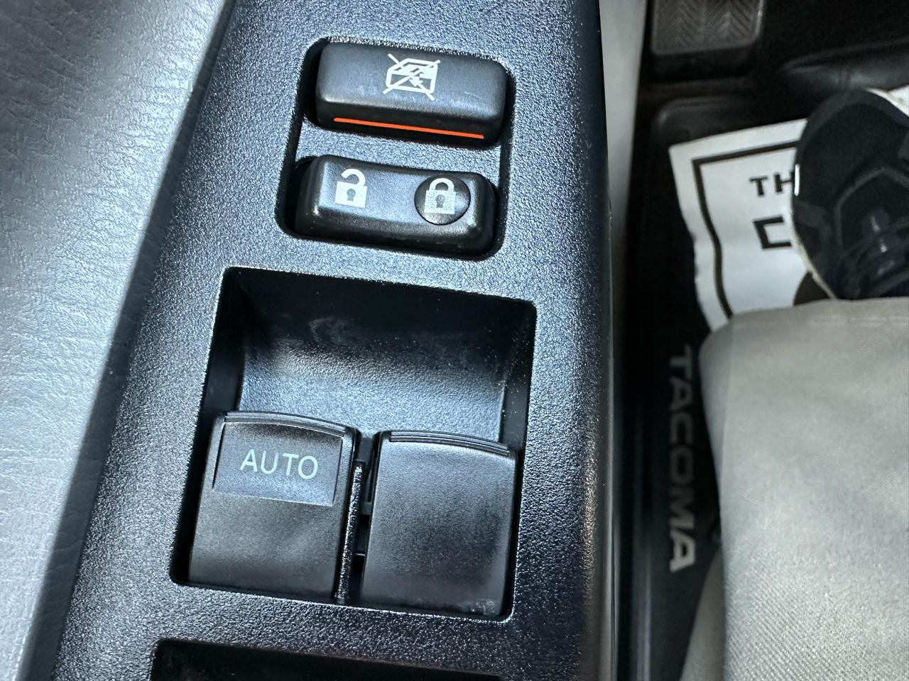 Toyota Tacoma 4WD Double Cab V6 AT (Natl) 2015