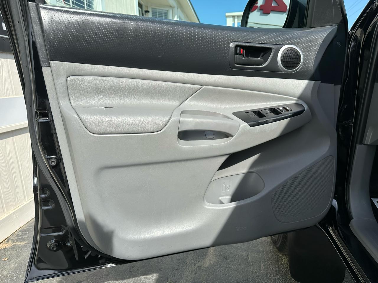 Toyota Tacoma 4WD Double Cab V6 AT (Natl) 2015