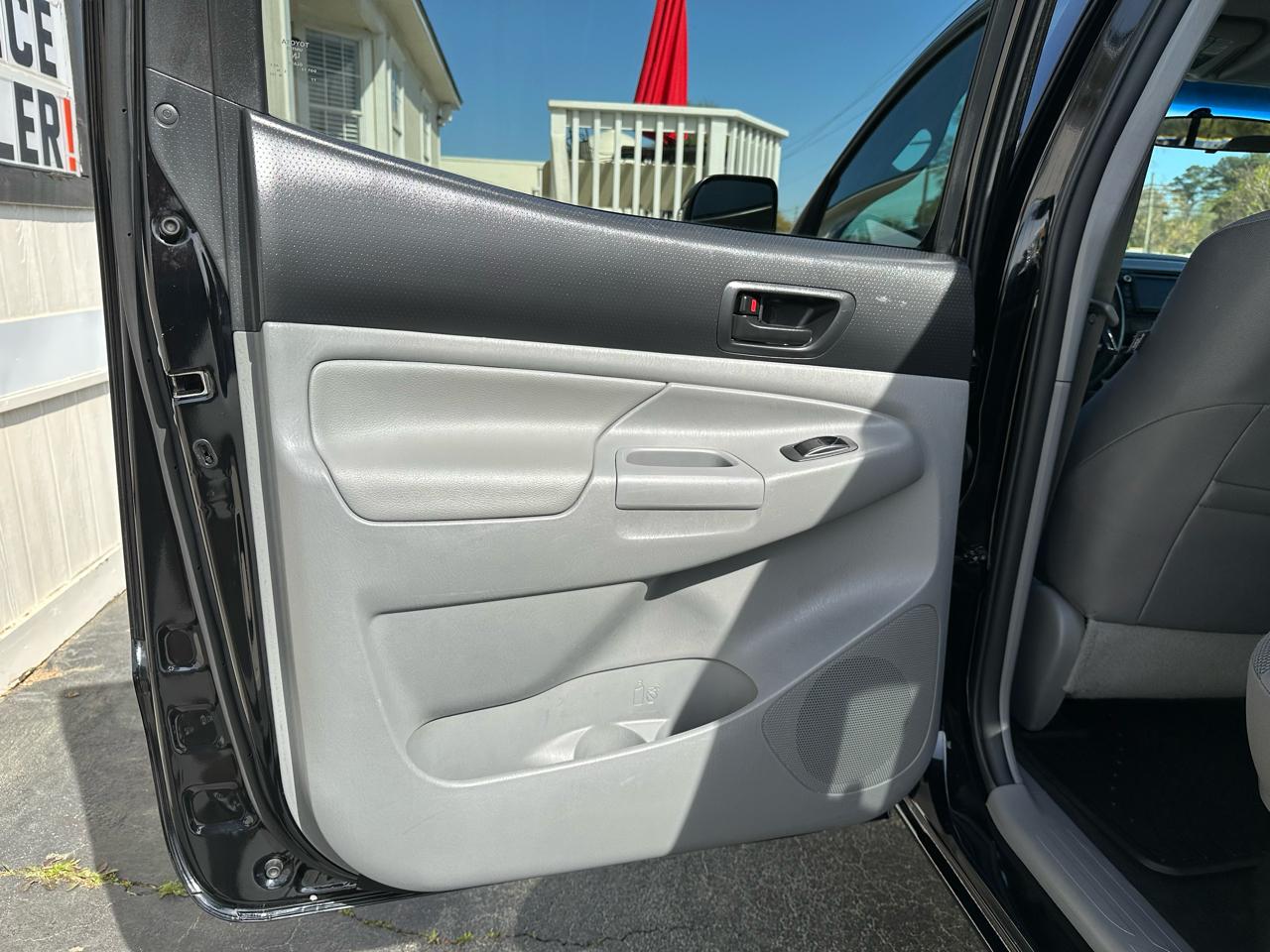 Toyota Tacoma 4WD Double Cab V6 AT (Natl) 2015