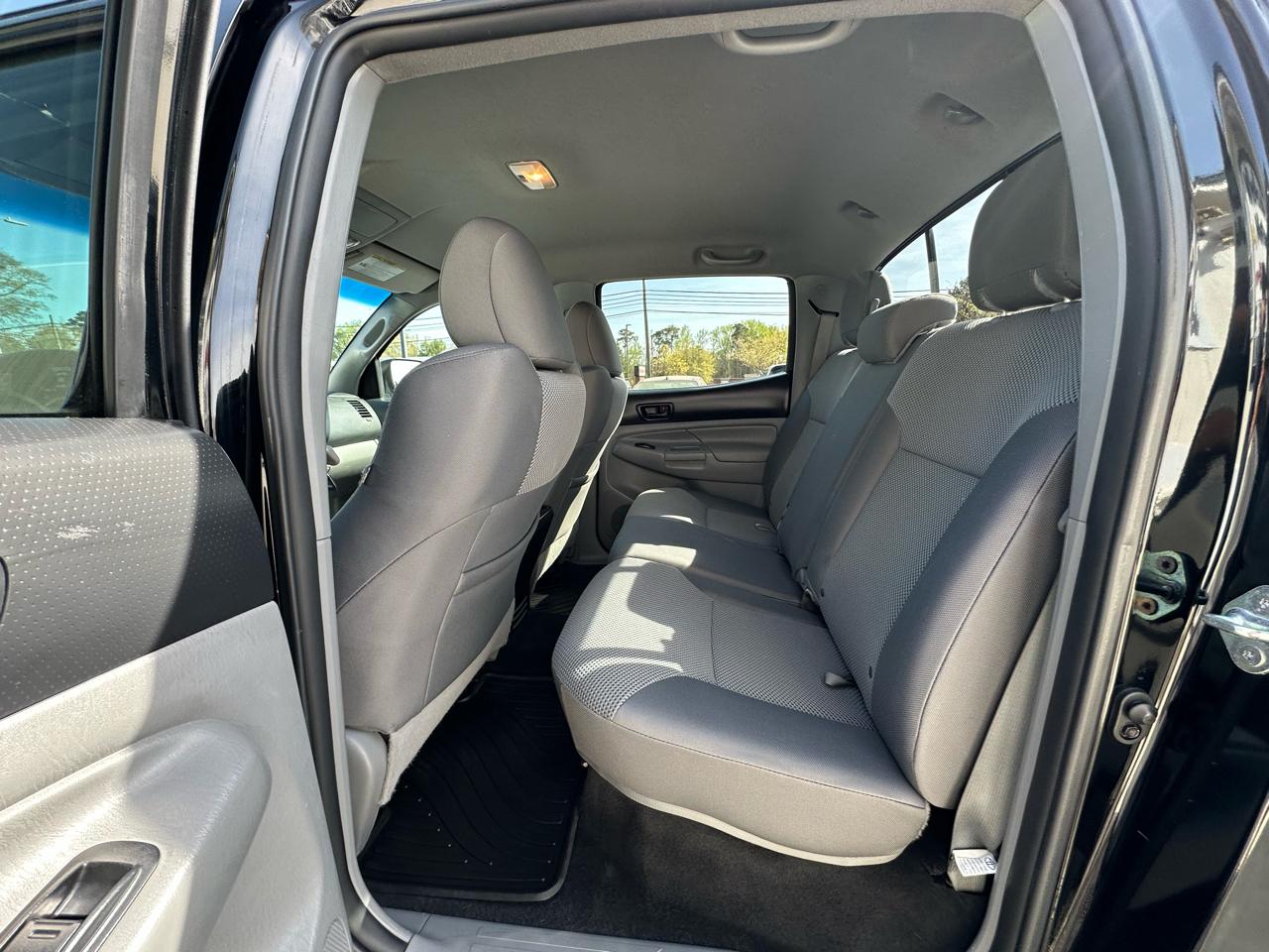 Toyota Tacoma 4WD Double Cab V6 AT (Natl) 2015