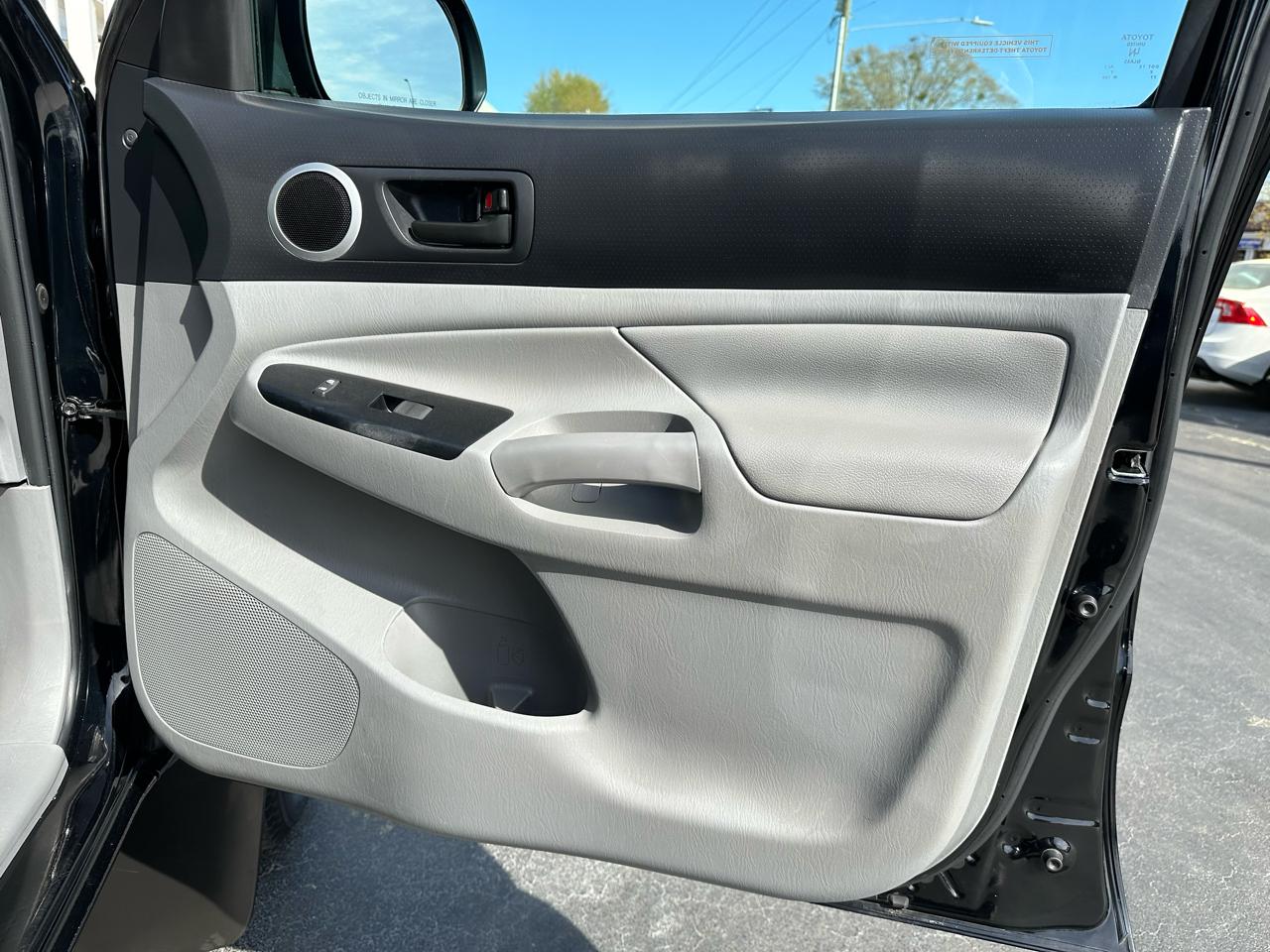 Toyota Tacoma 4WD Double Cab V6 AT (Natl) 2015