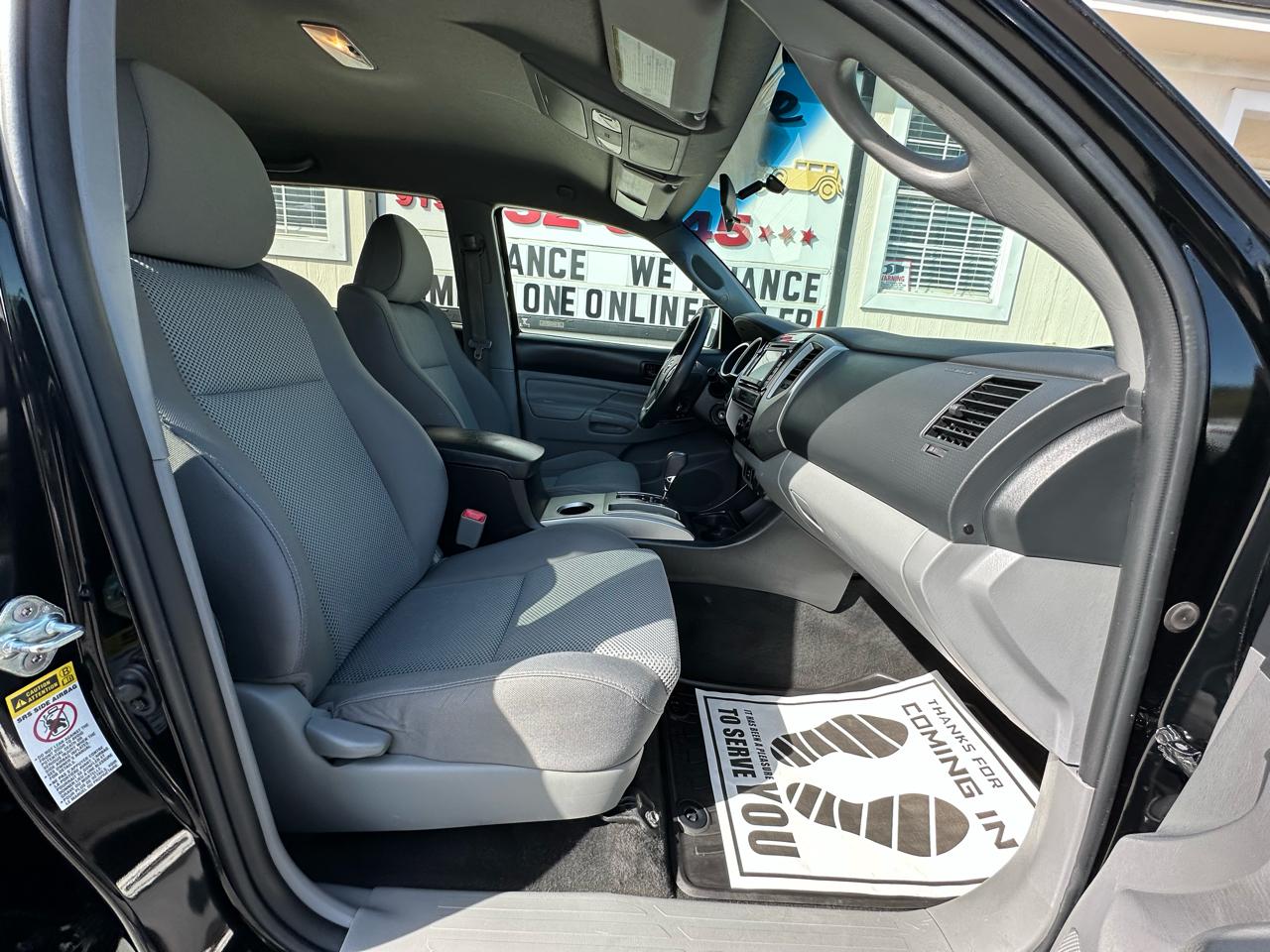 Toyota Tacoma 4WD Double Cab V6 AT (Natl) 2015