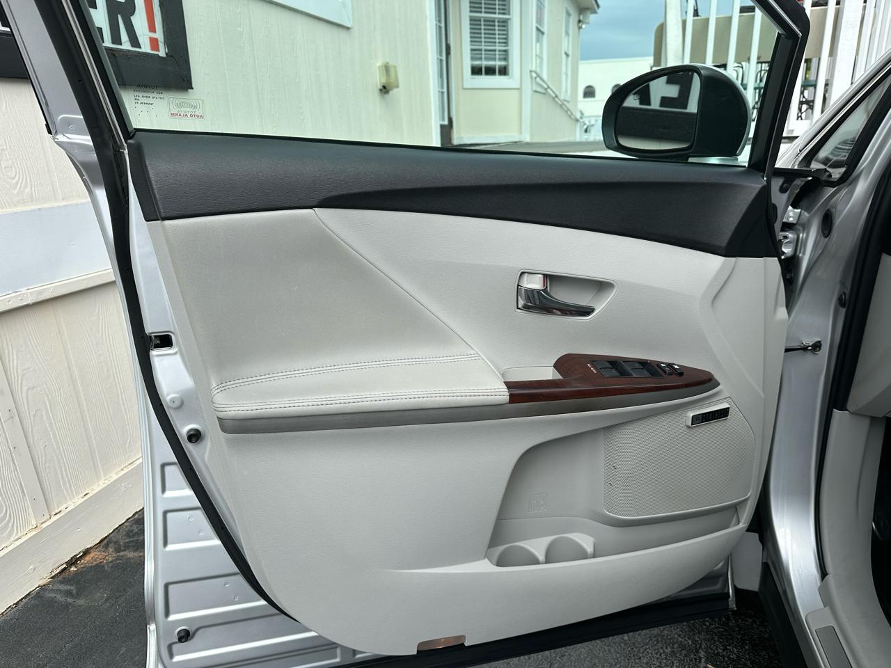 Toyota Venza 4dr Wgn V6 AWD (Natl) 2009