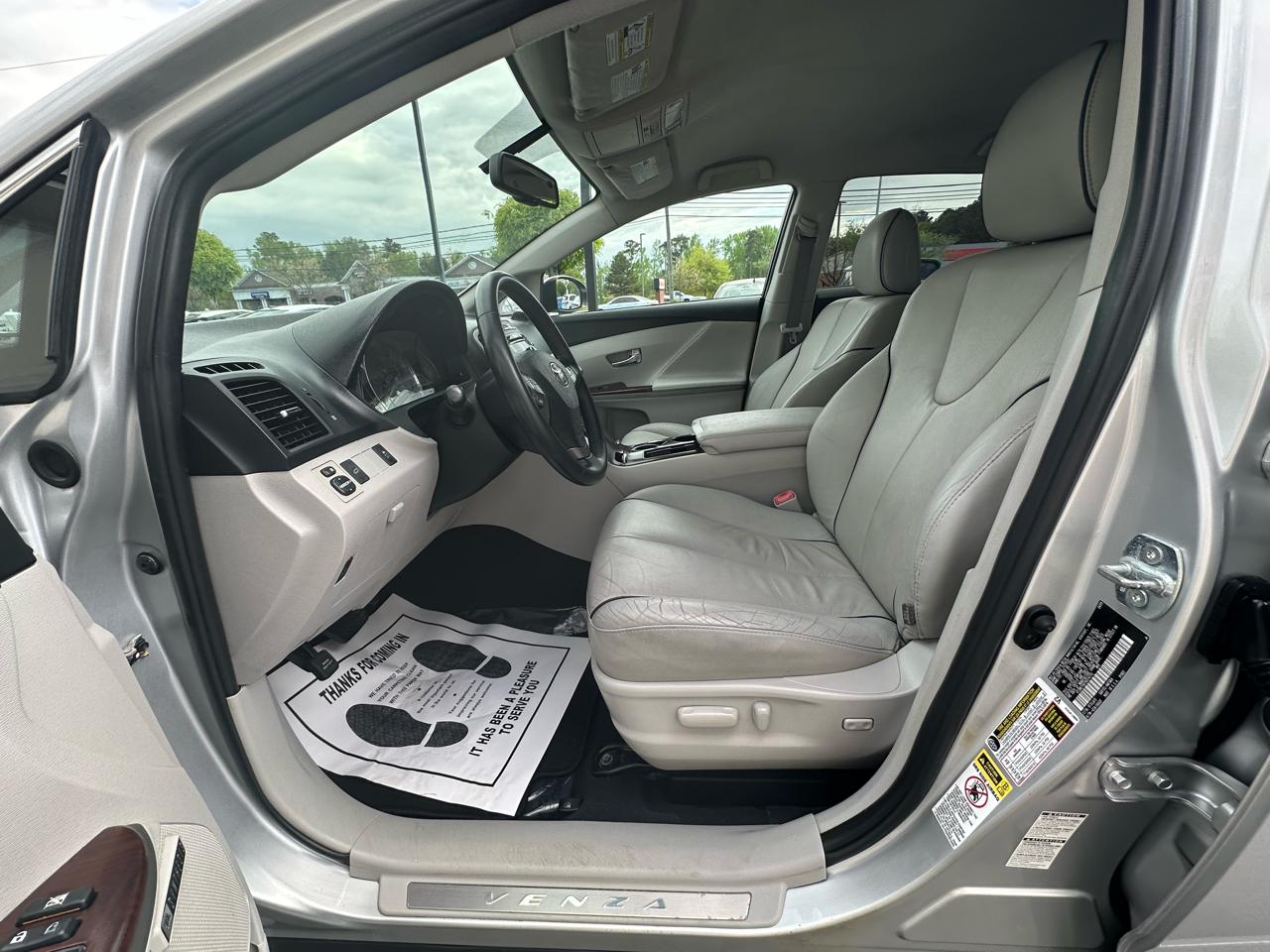 Toyota Venza 4dr Wgn V6 AWD (Natl) 2009