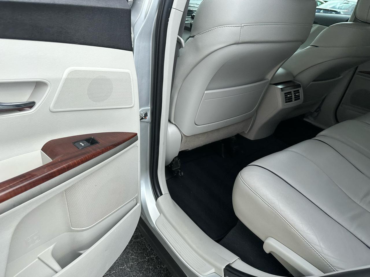 Toyota Venza 4dr Wgn V6 AWD (Natl) 2009