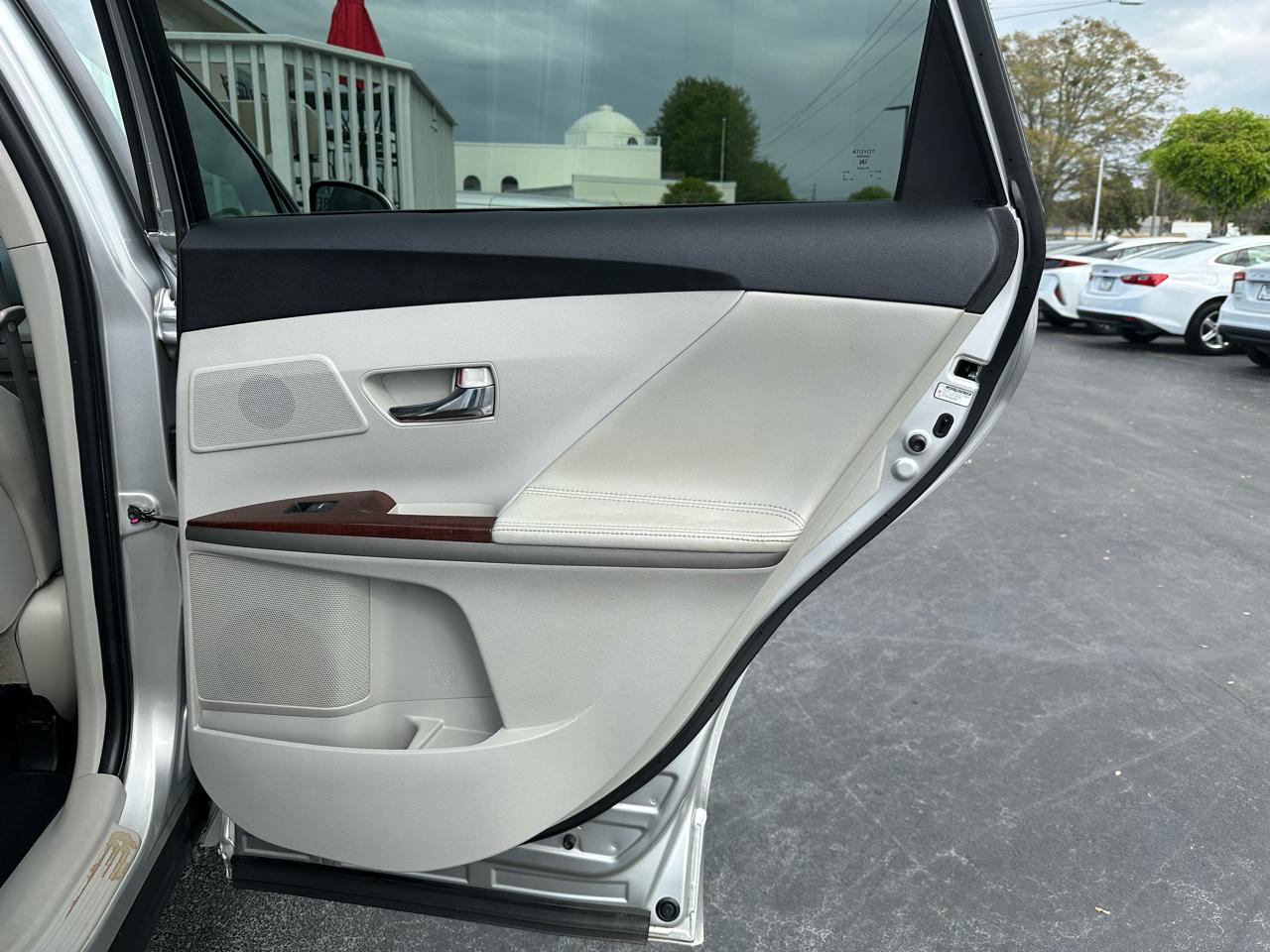 Toyota Venza 4dr Wgn V6 AWD (Natl) 2009