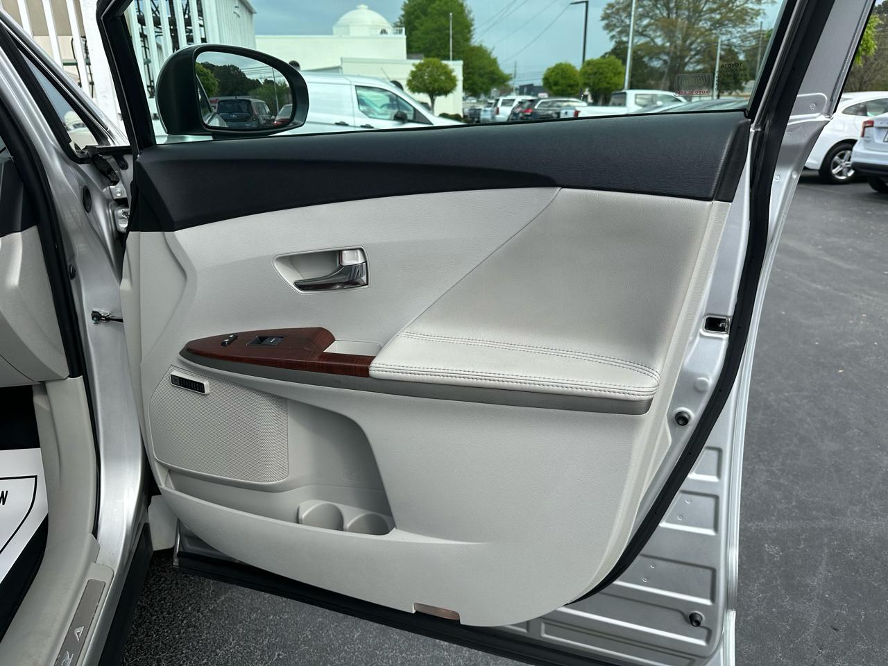 Toyota Venza 4dr Wgn V6 AWD (Natl) 2009