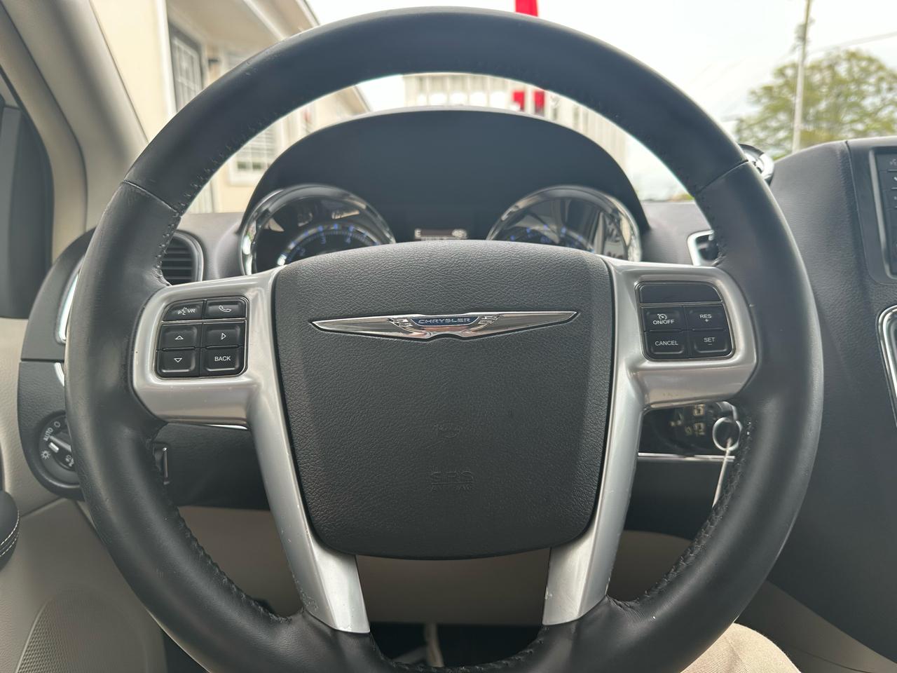 Chrysler Town & Country 4dr Wgn Touring 2013