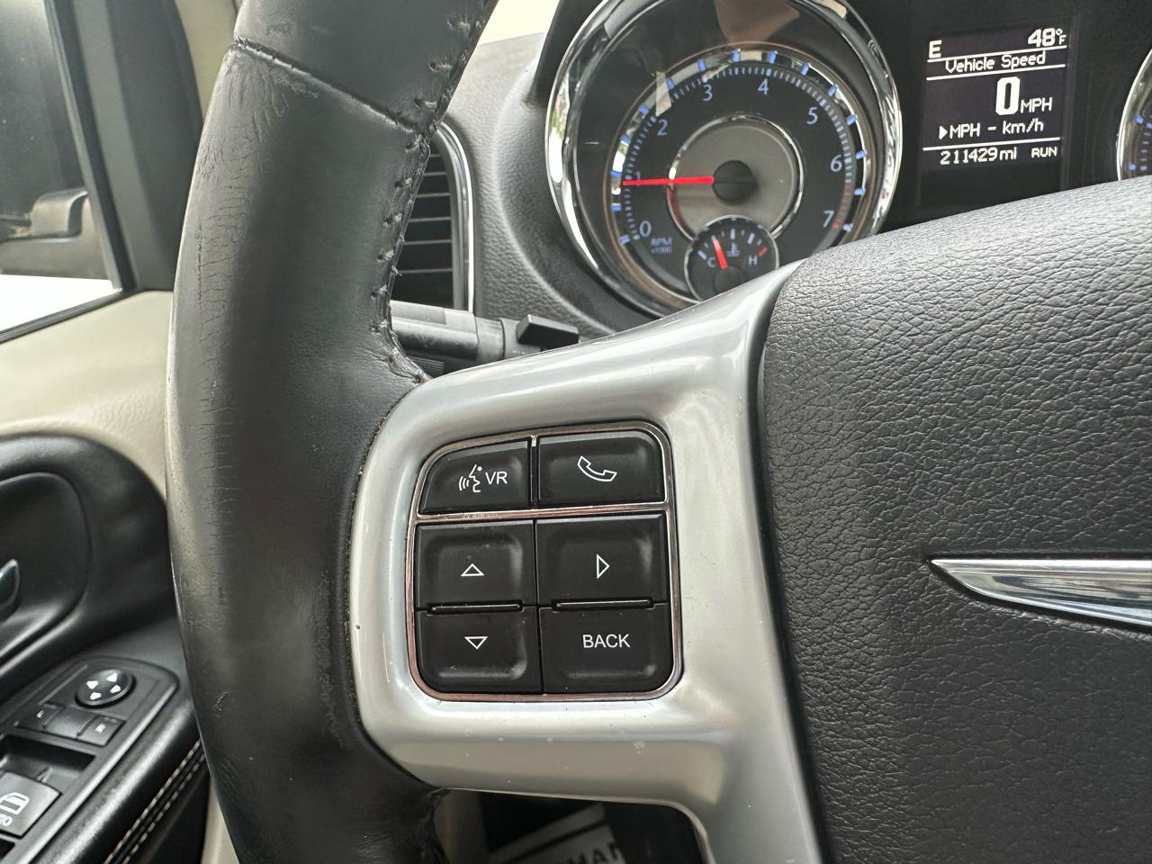 Chrysler Town & Country 4dr Wgn Touring 2013