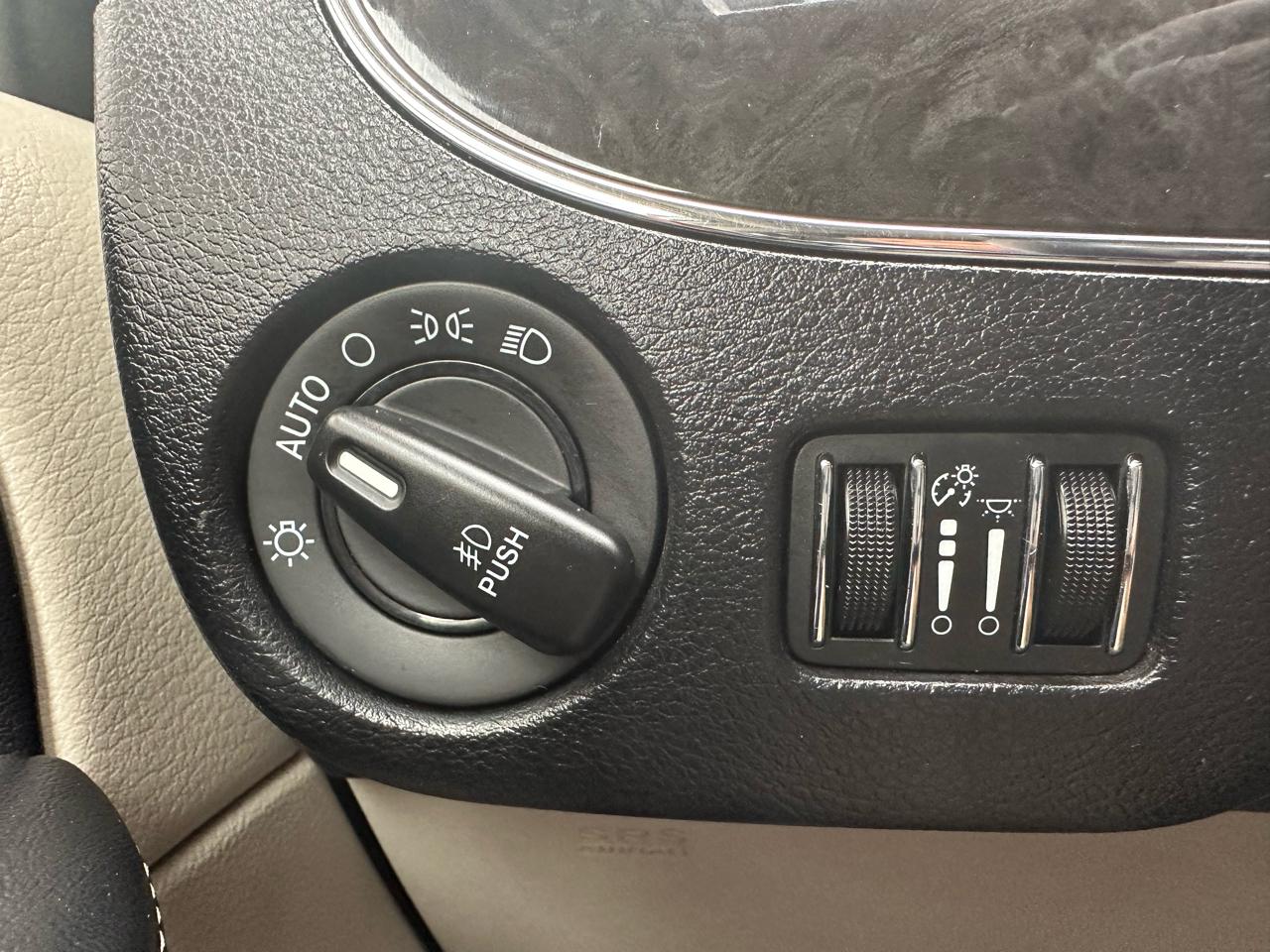 Chrysler Town & Country 4dr Wgn Touring 2013