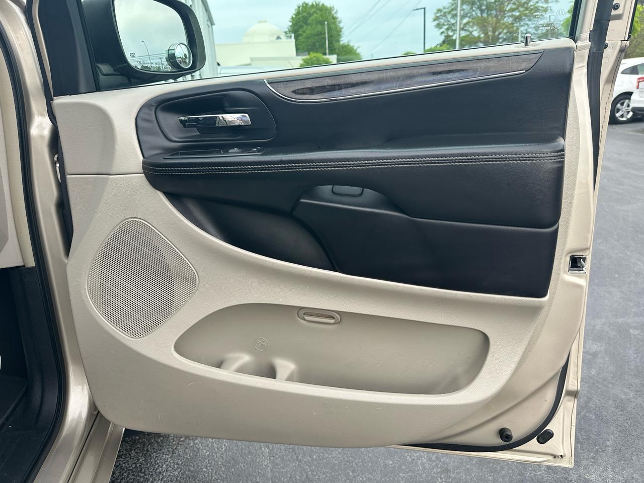 Chrysler Town & Country 4dr Wgn Touring 2013