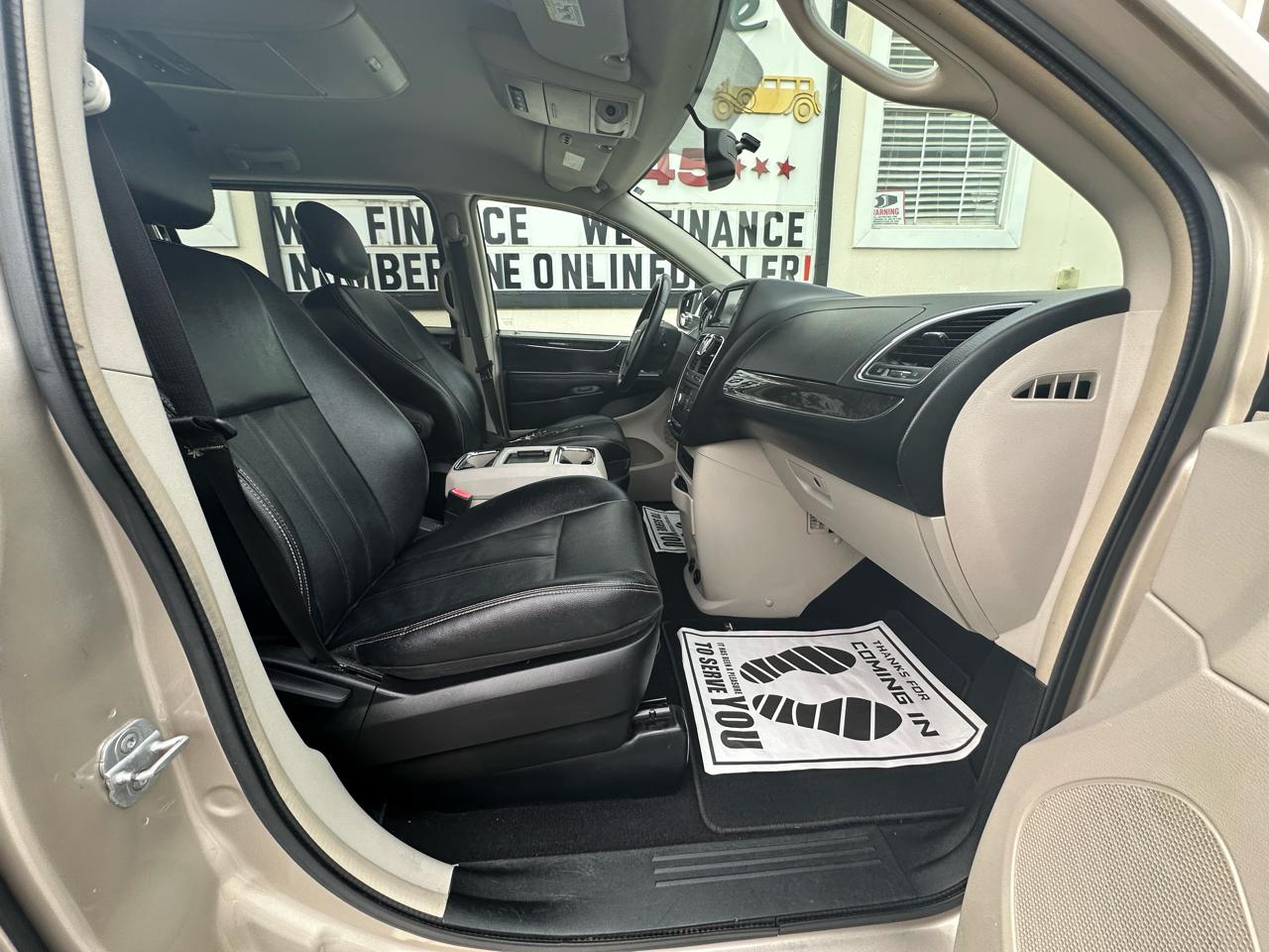 Chrysler Town & Country 4dr Wgn Touring 2013