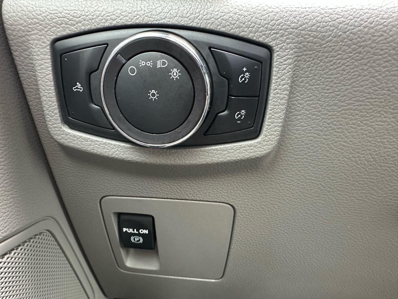 Ford F-150 XLT 4WD Reg Cab 8' Box 2019