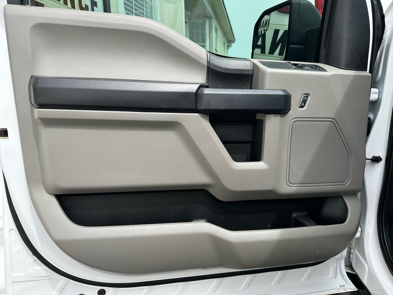 Ford F-150 XLT 4WD Reg Cab 8' Box 2019