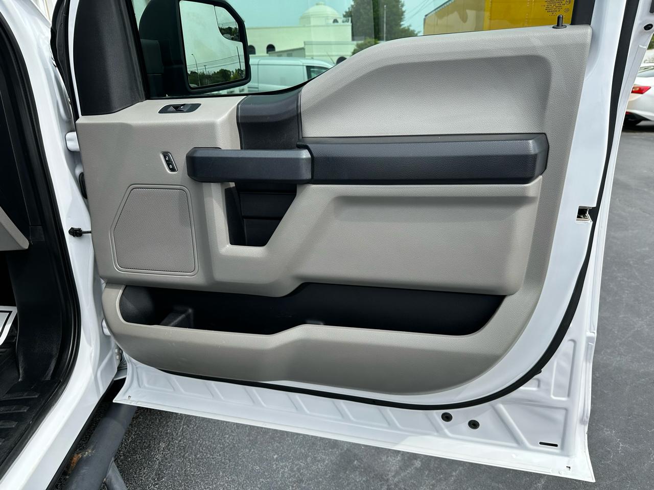 Ford F-150 XLT 4WD Reg Cab 8' Box 2019