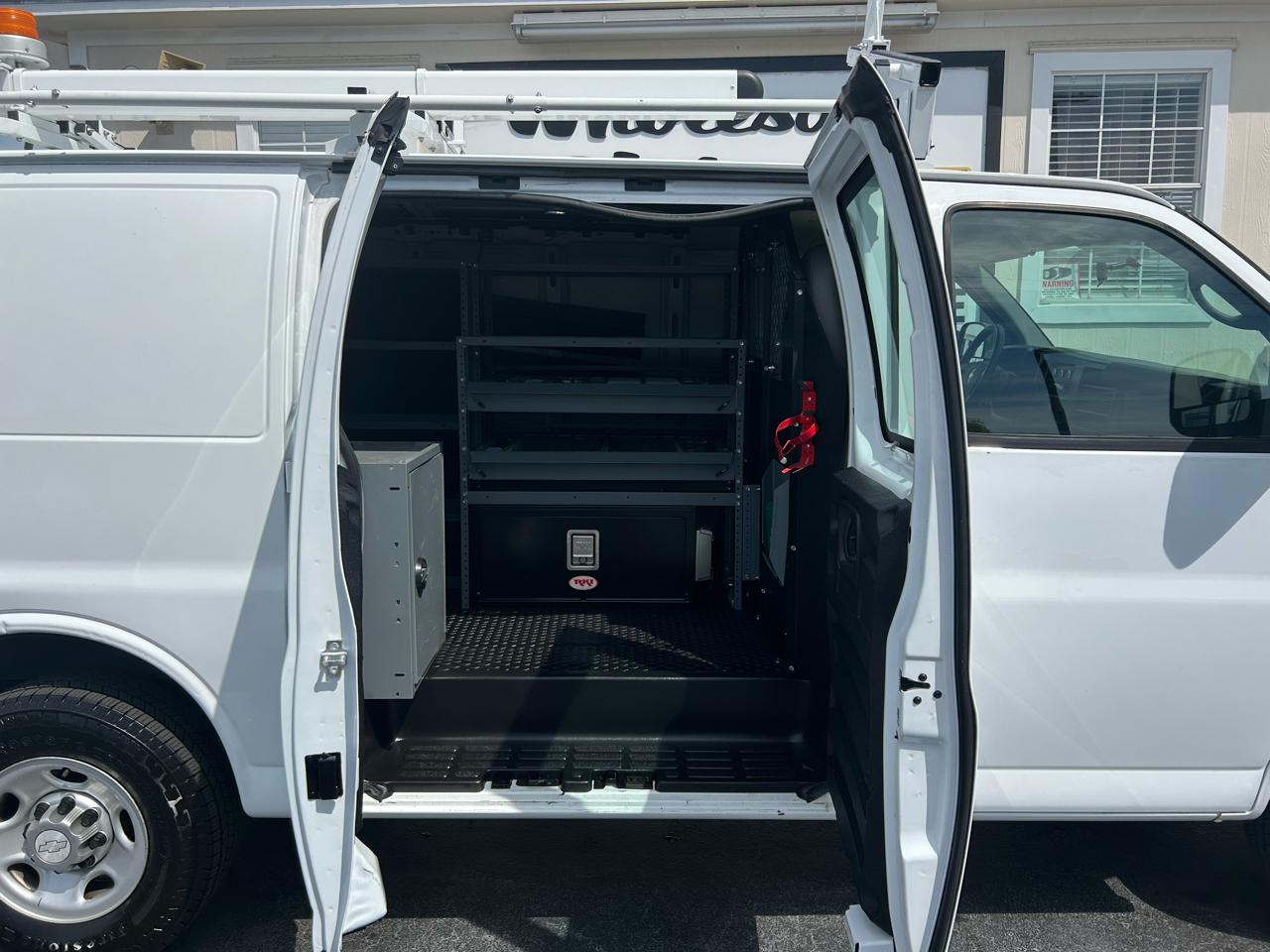 Chevrolet Express Cargo Van RWD 2500 135" 2015