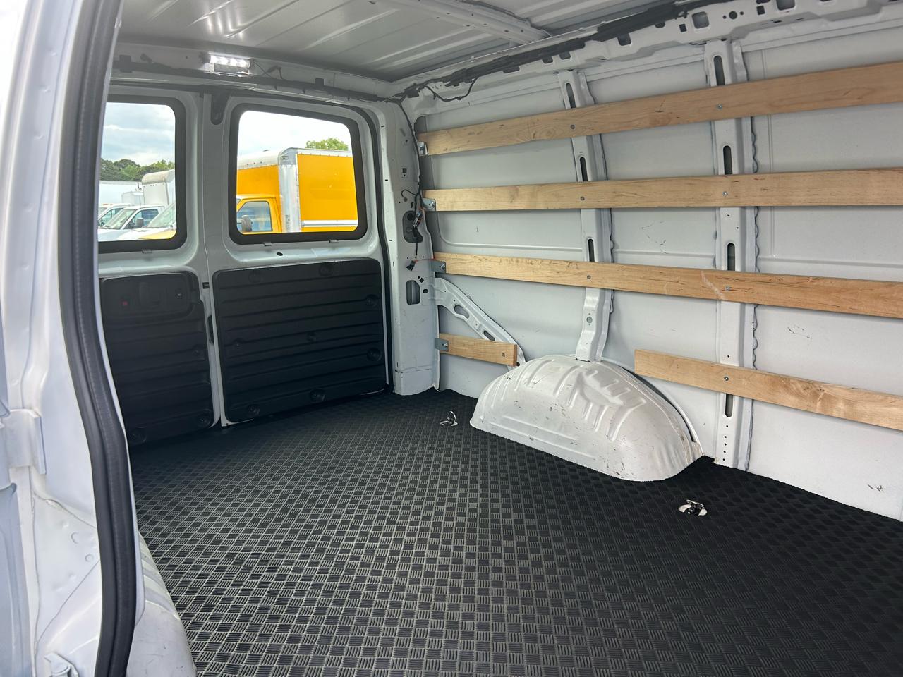 GMC Savana Cargo Van RWD 2500 135" 2024