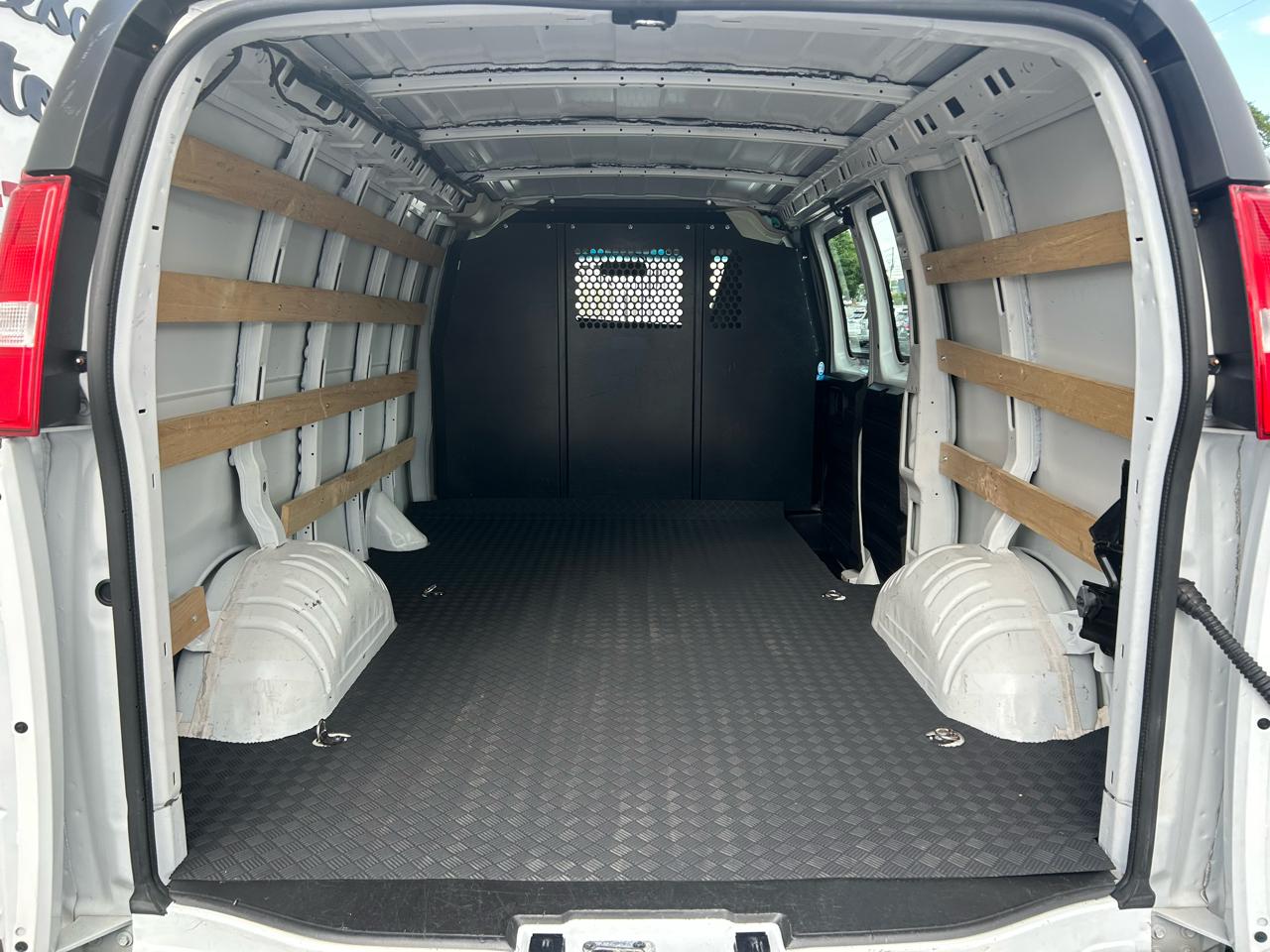 GMC Savana Cargo Van RWD 2500 135" 2024