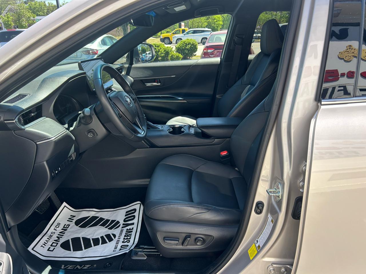 Toyota Venza XLE 2023