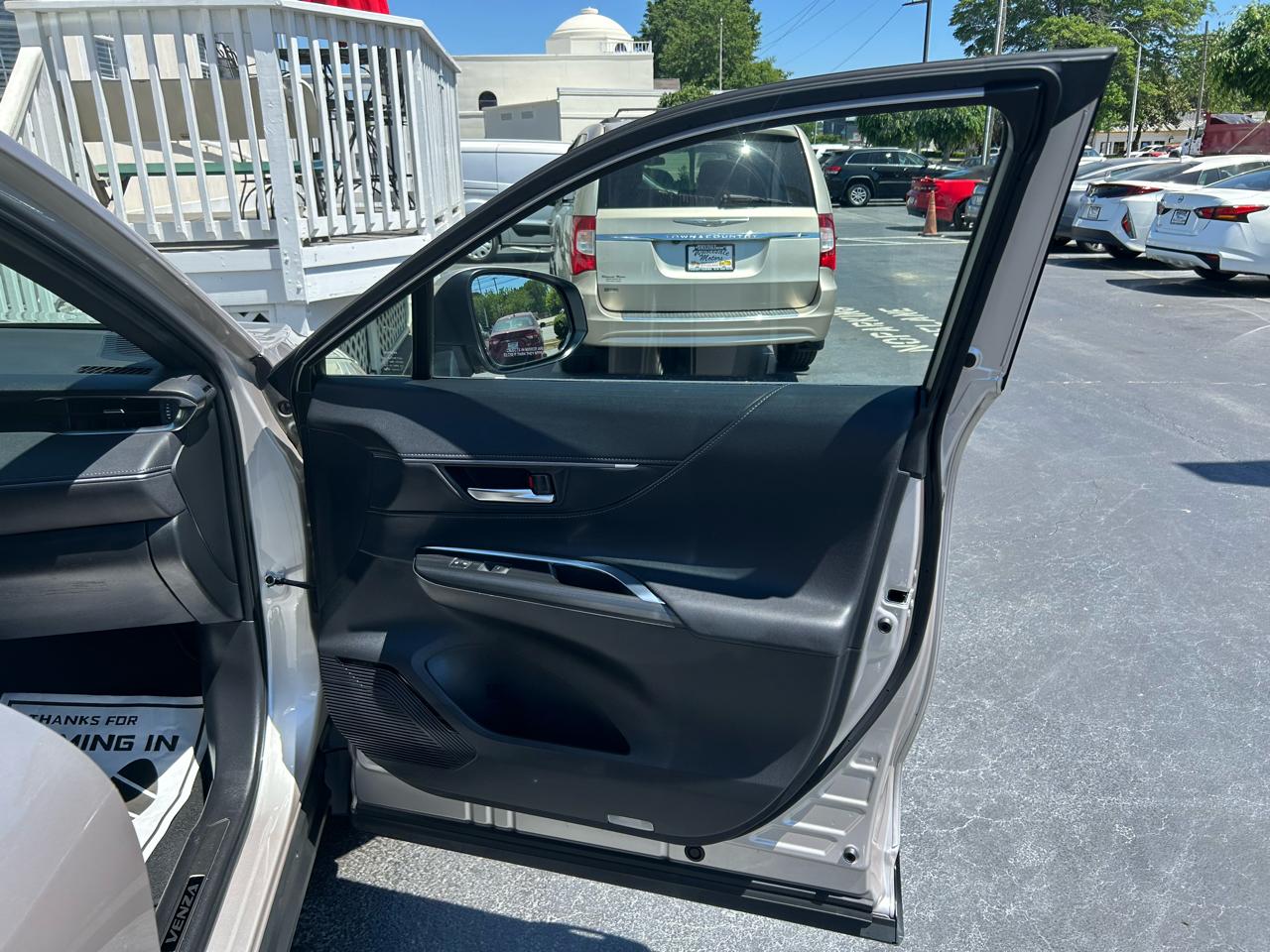 Toyota Venza XLE 2023