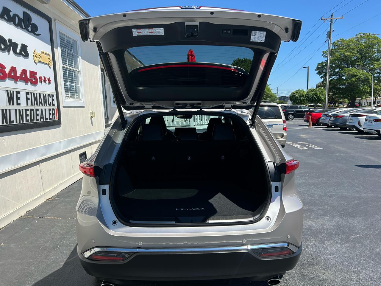 Toyota Venza XLE 2023