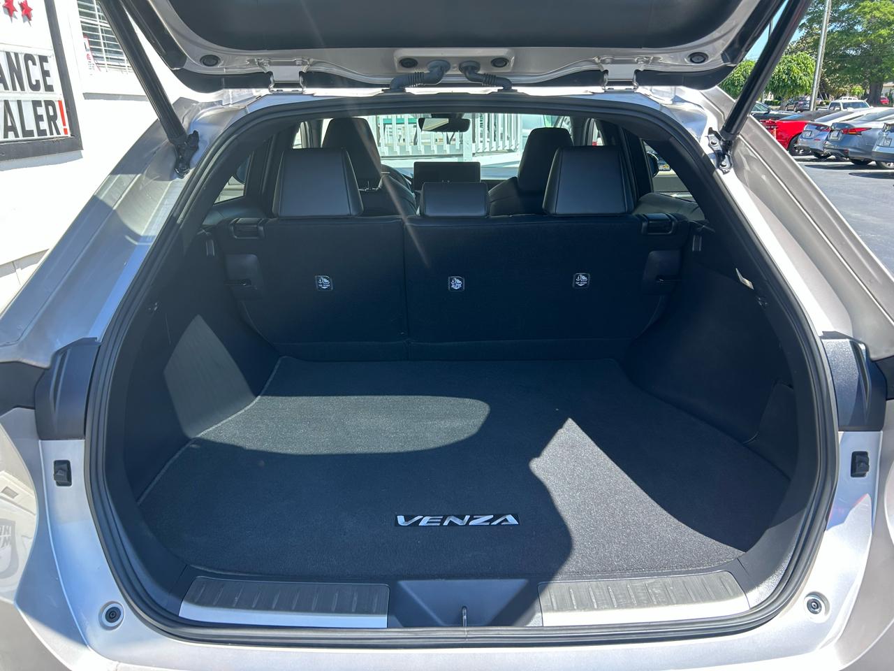 Toyota Venza XLE 2023