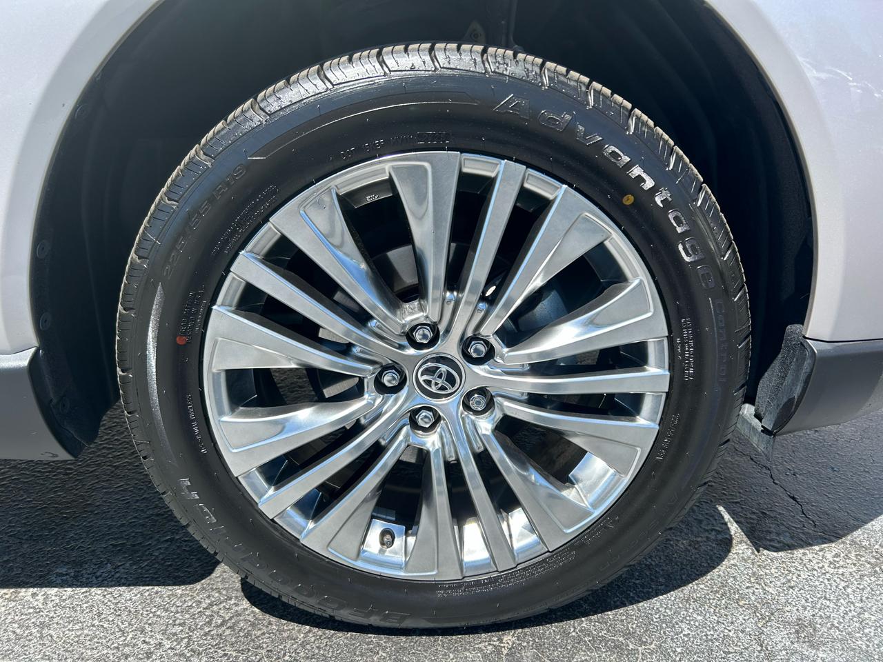 Toyota Venza XLE 2023