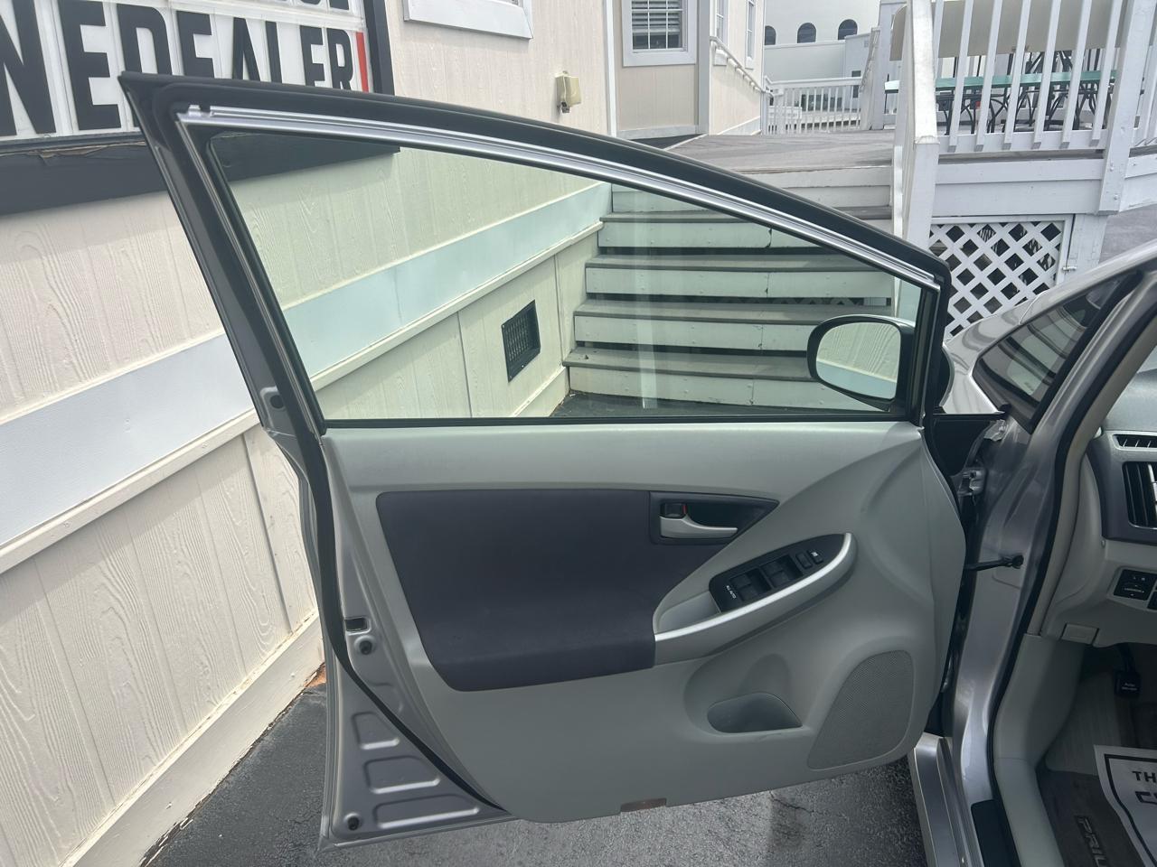 Toyota Prius 5dr HB III (Natl) 2011