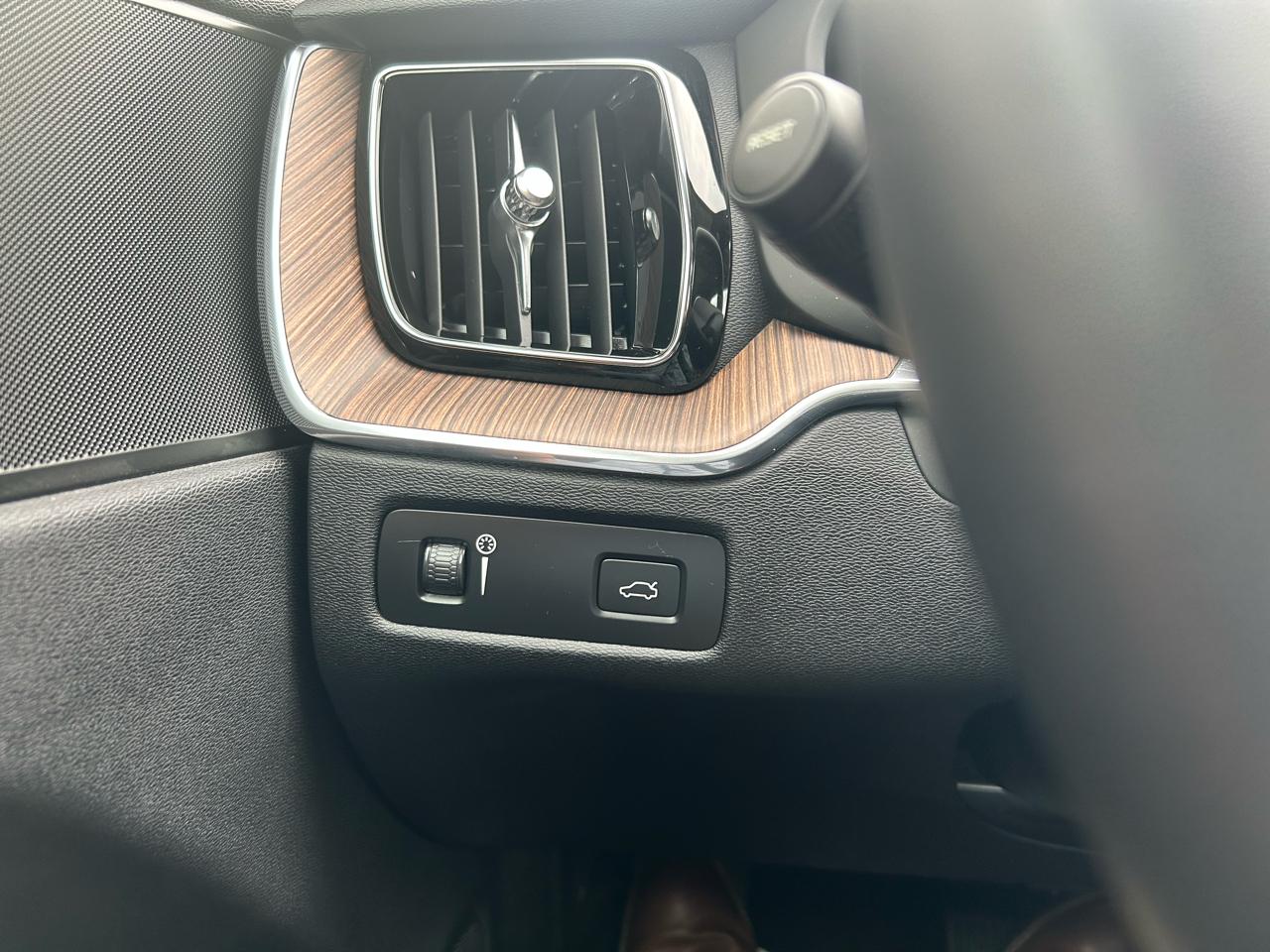Volvo XC60 B5 AWD Momentum 2022