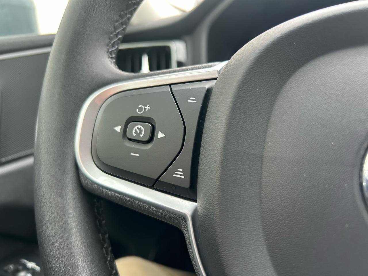 Volvo XC60 B5 AWD Momentum 2022