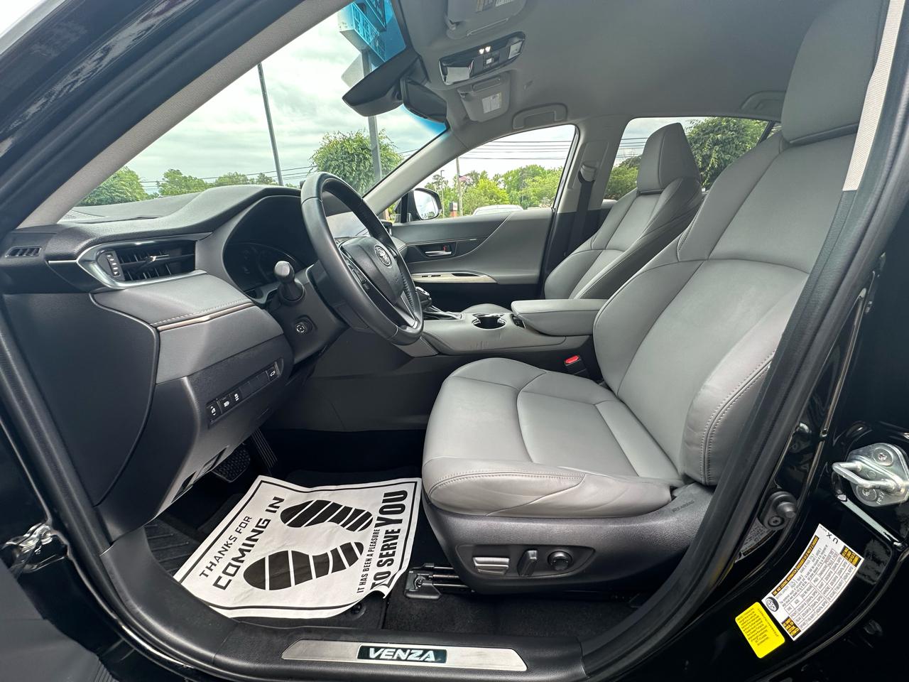 Toyota Venza Nightshade AWD (Natl) 2024