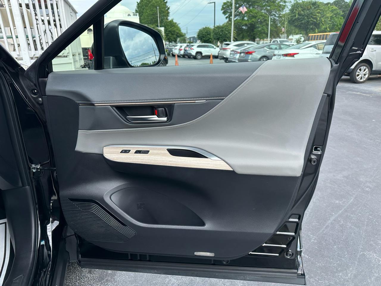 Toyota Venza Nightshade AWD (Natl) 2024