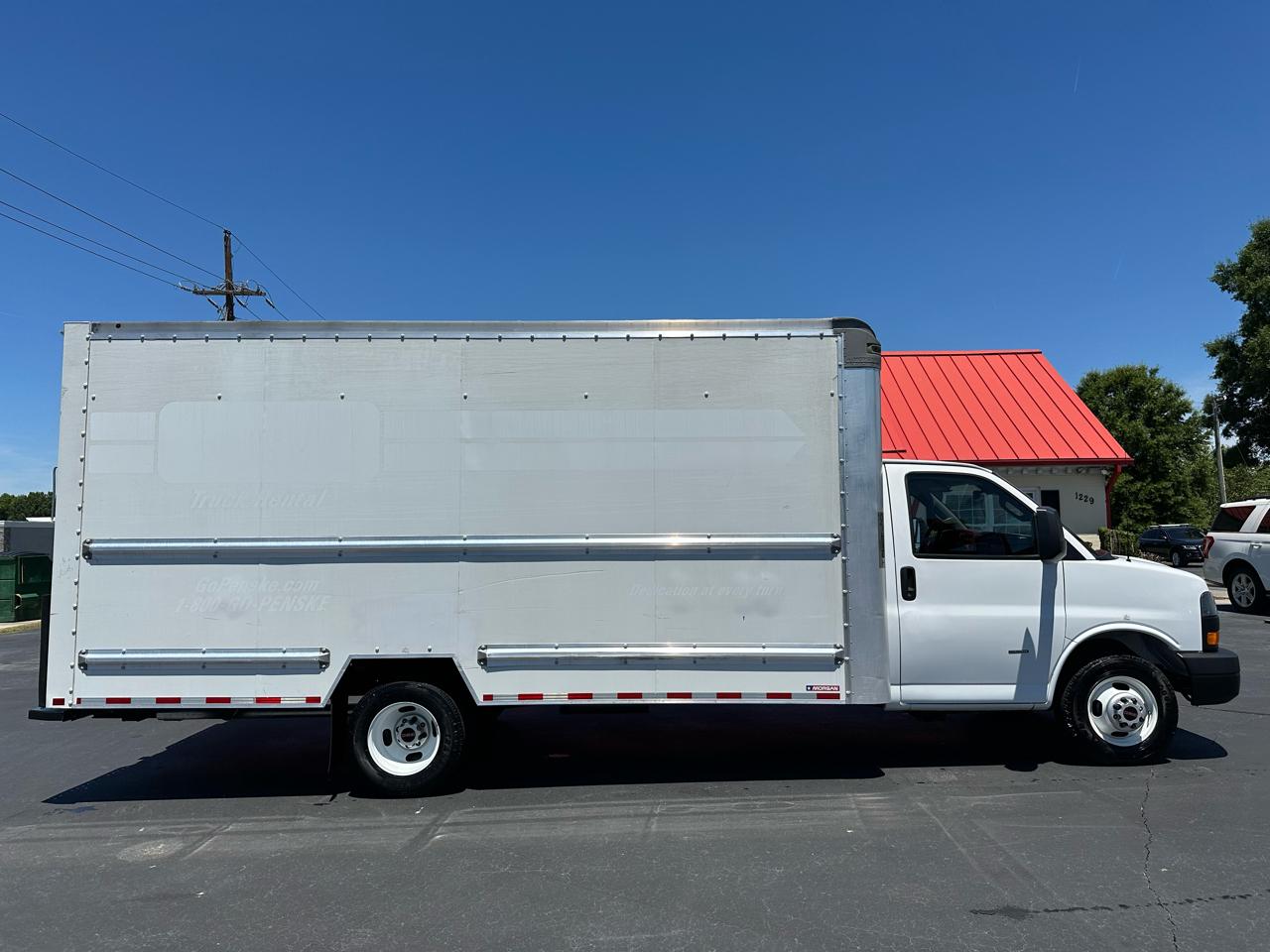 GMC Savana Commercial Cutaway 3500 Van 177" 2021