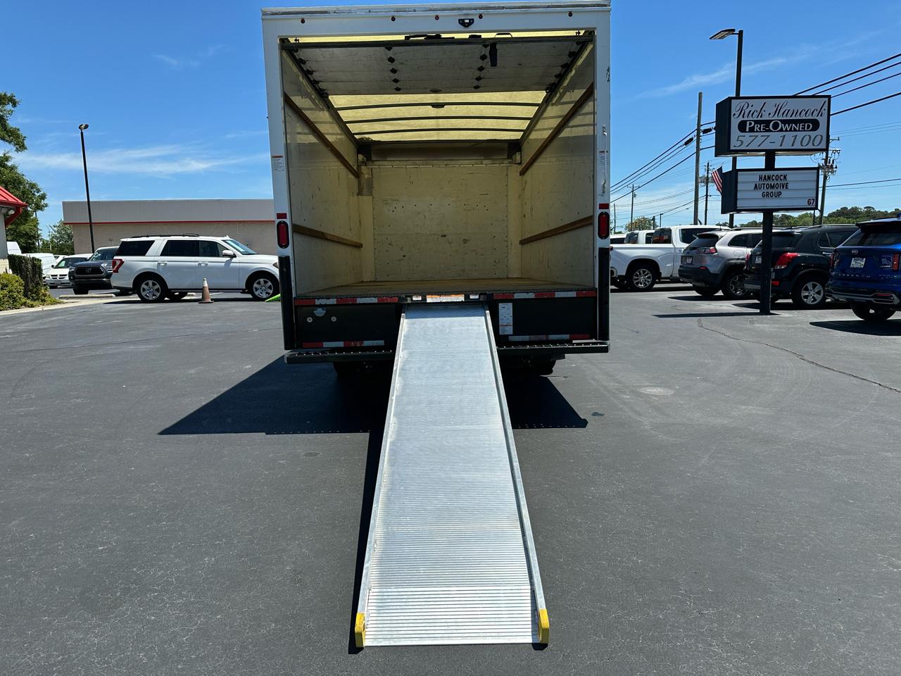 GMC Savana Commercial Cutaway 3500 Van 177" 2021