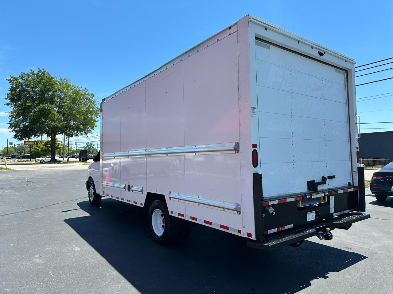 GMC Savana Commercial Cutaway 3500 Van 177" 2021