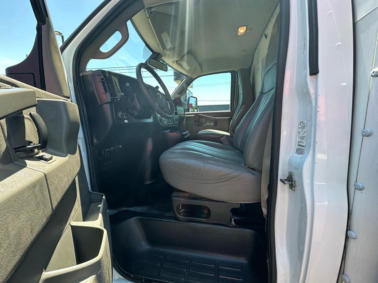 GMC Savana Commercial Cutaway 3500 Van 177" 2021
