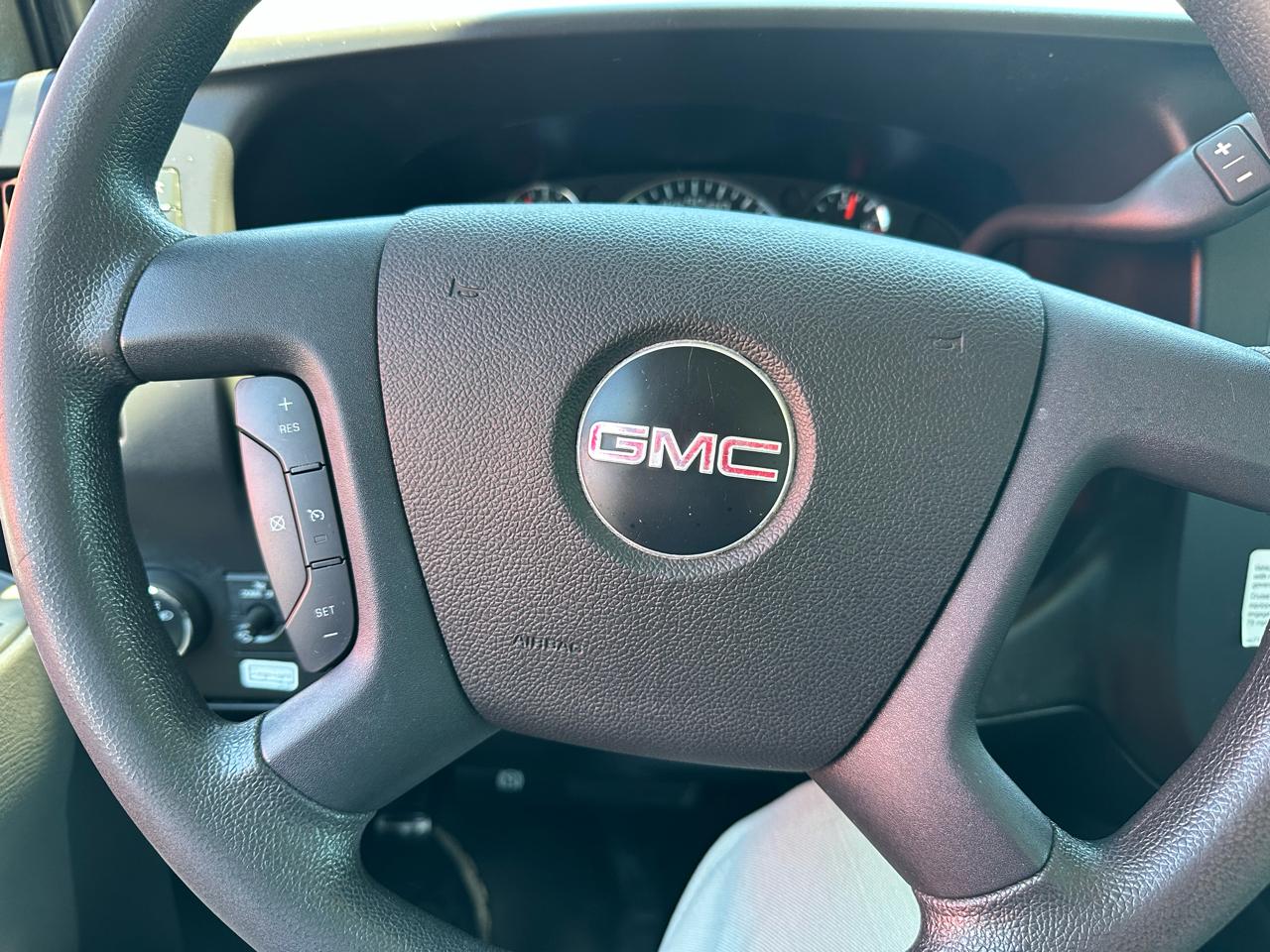 GMC Savana Commercial Cutaway 3500 Van 177" 2021
